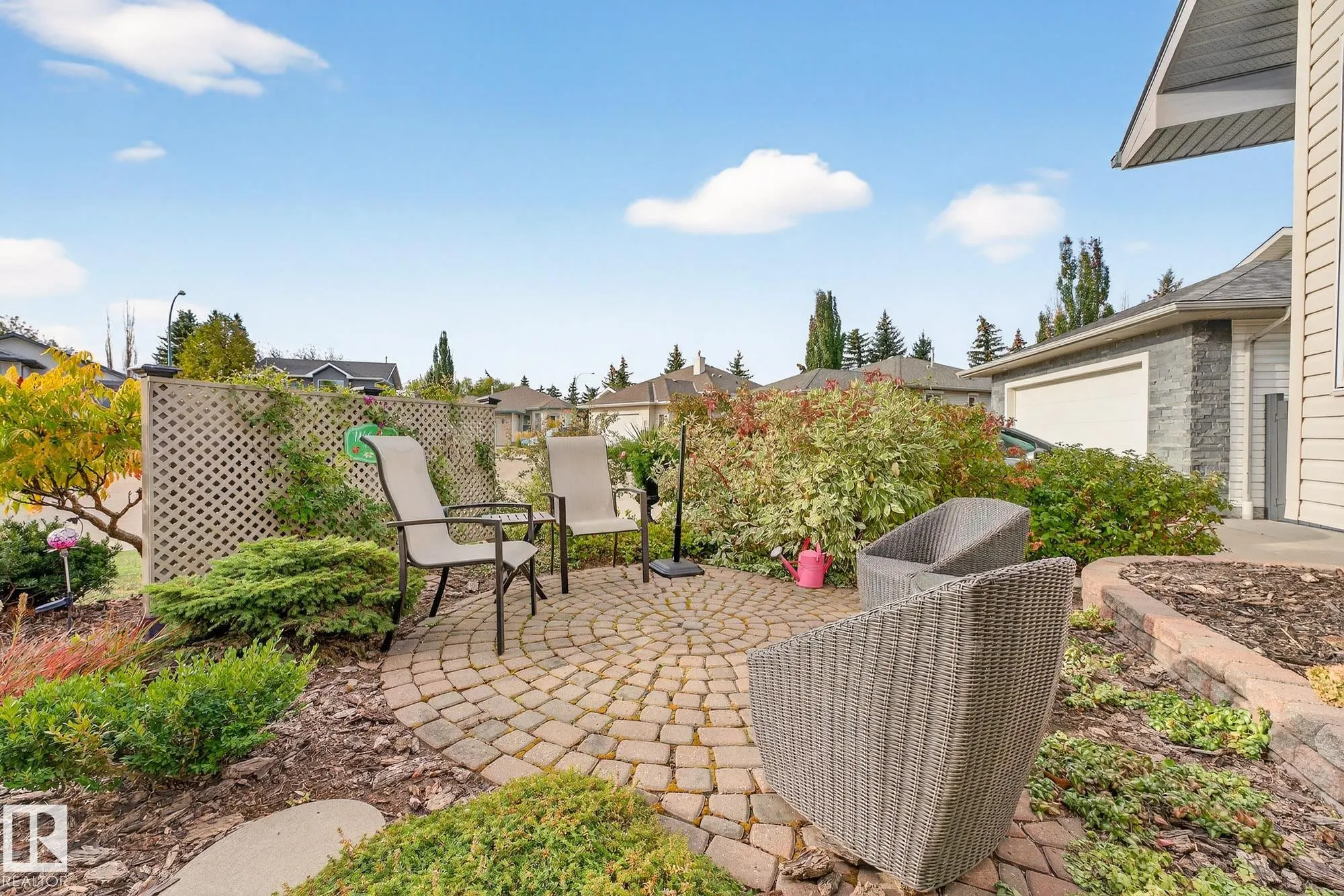 104 CHANCERY Point(e)