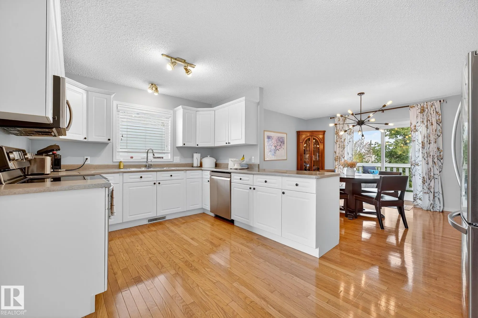 104 CHANCERY Point(e)