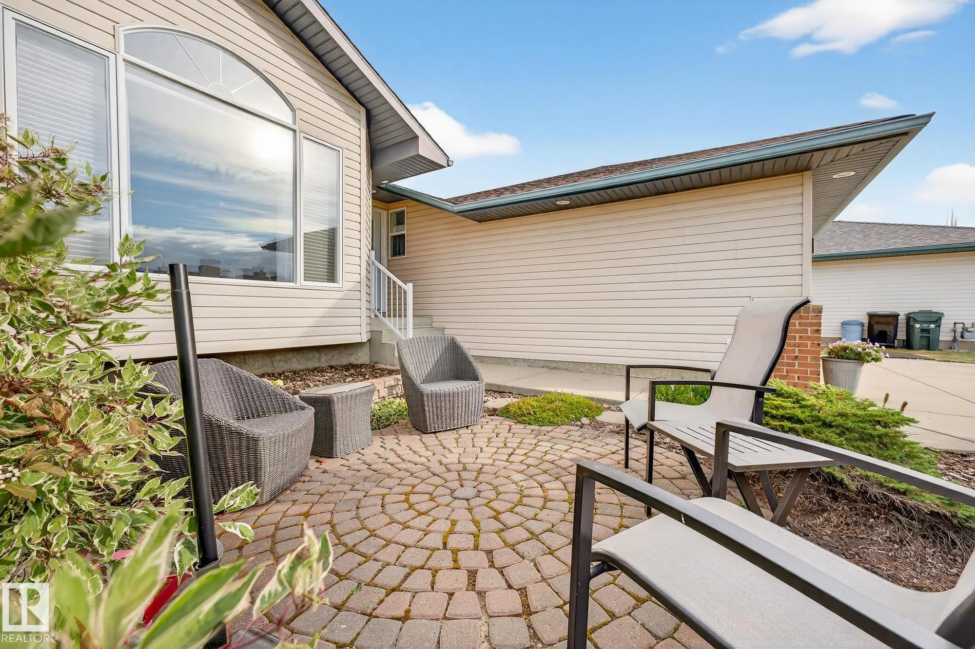 104 CHANCERY Point(e)