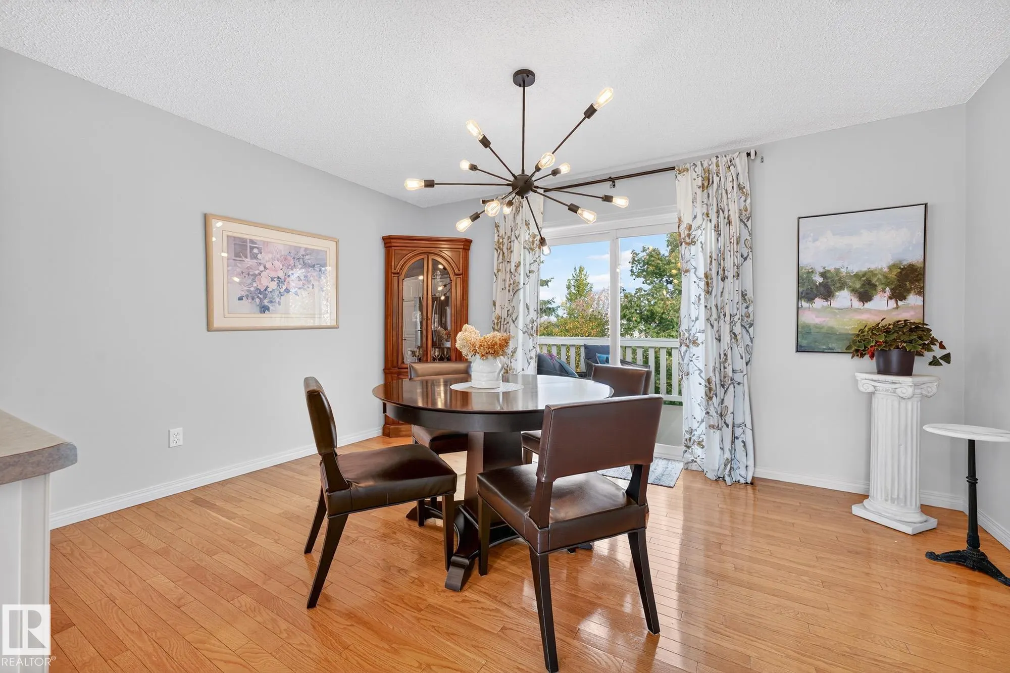 104 CHANCERY Point(e)