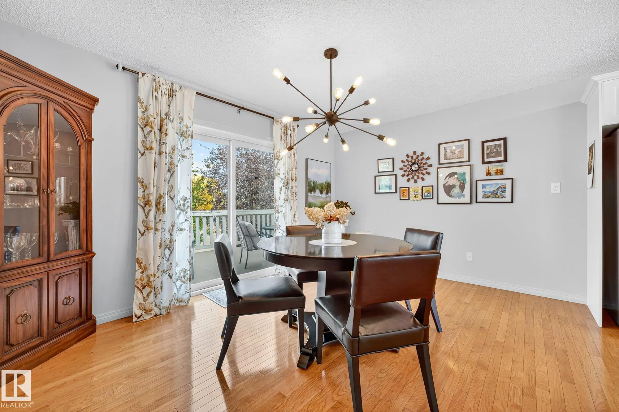 104 CHANCERY Point(e)