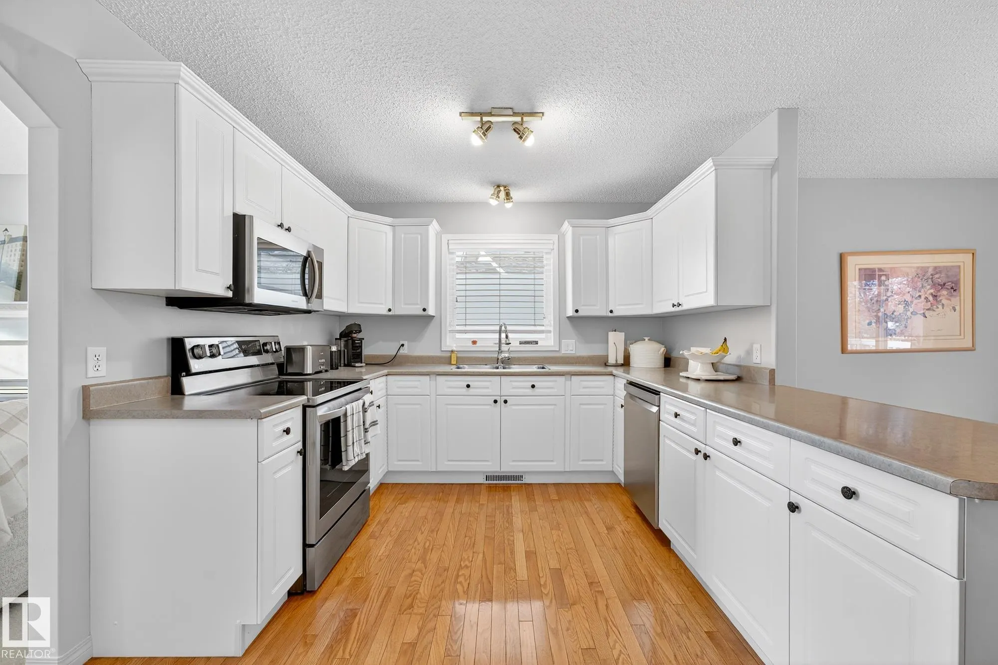 104 CHANCERY Point(e)