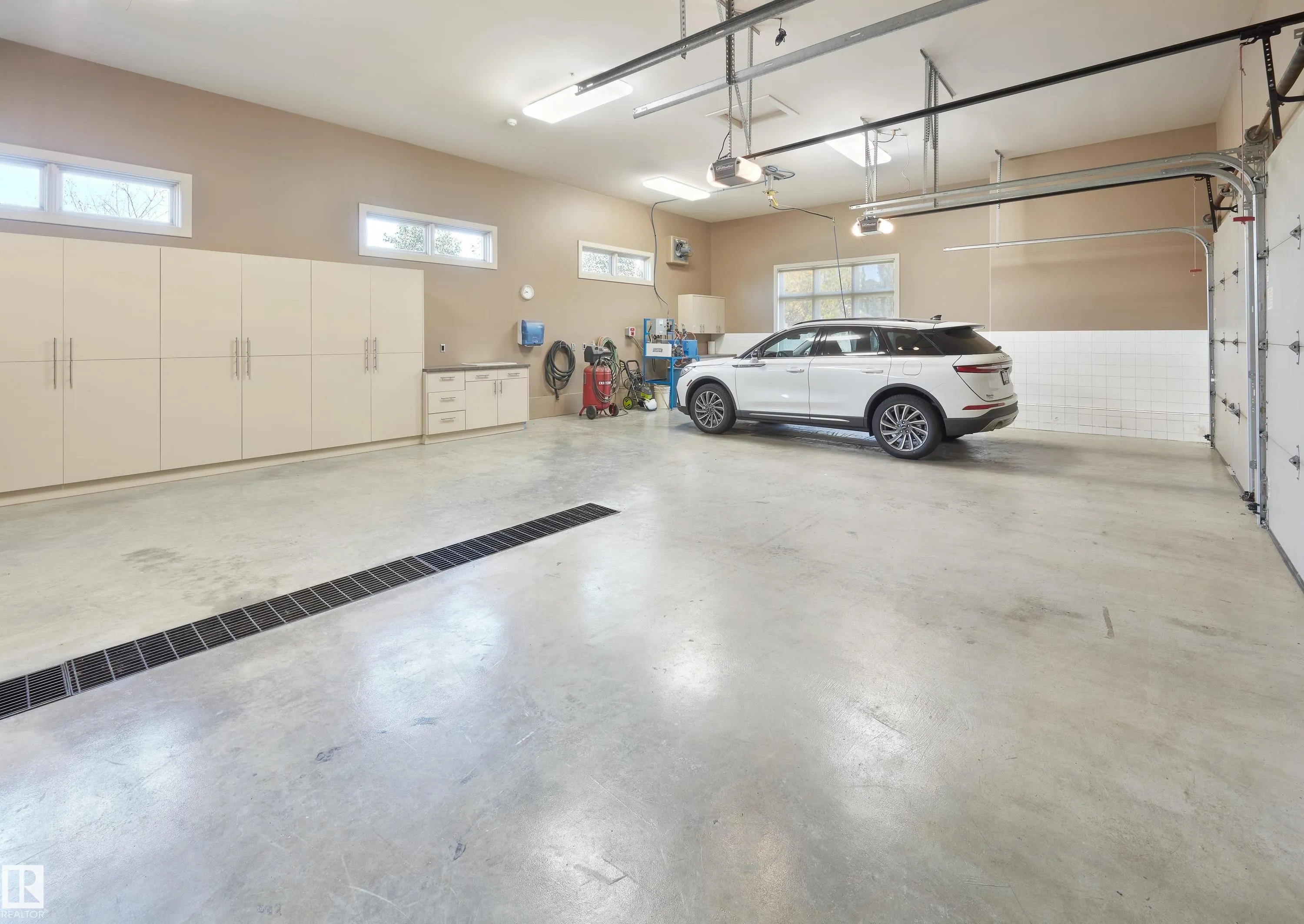 56 WINDERMERE Drive