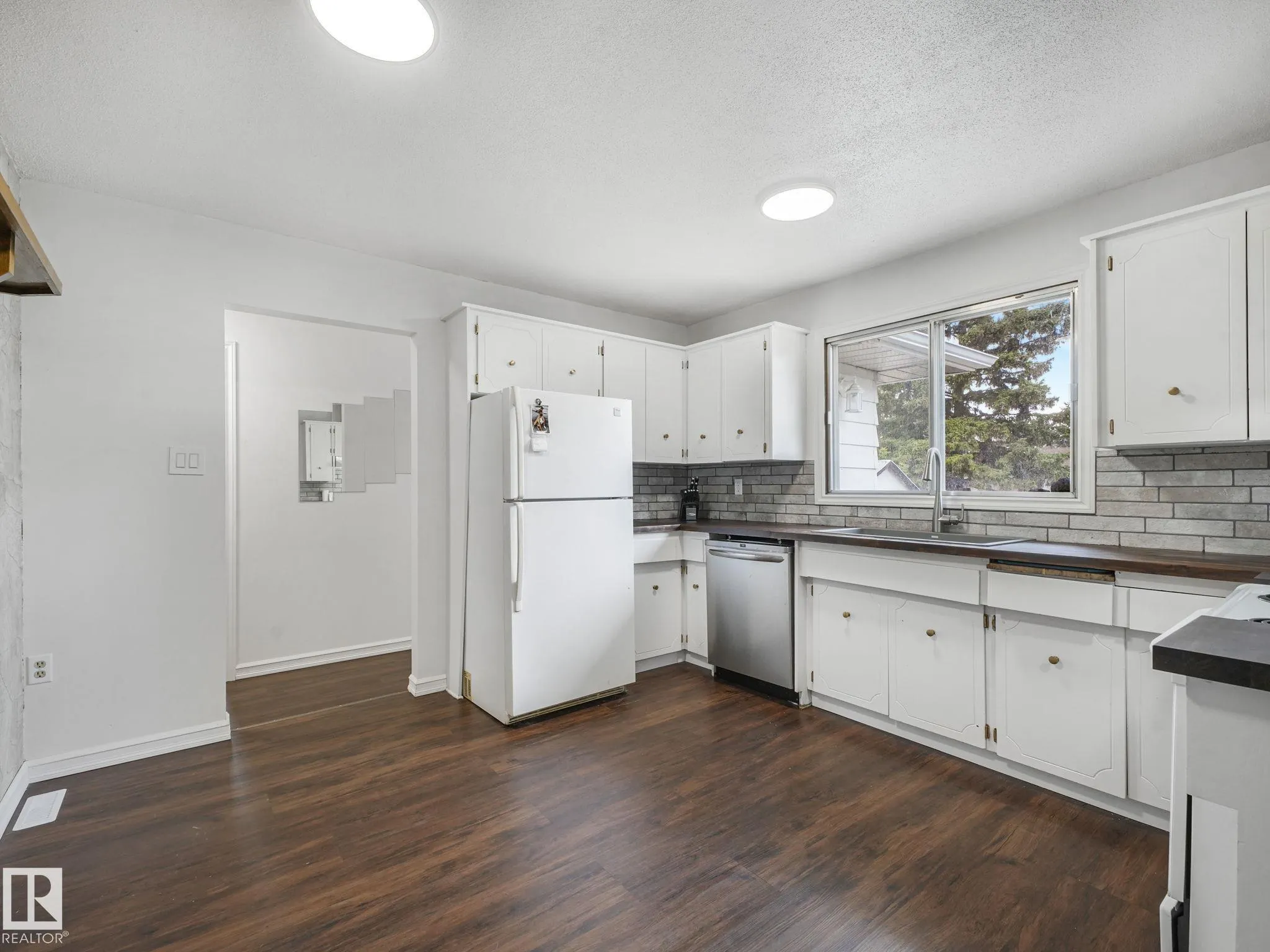 5546 CENTENNIAL Drive