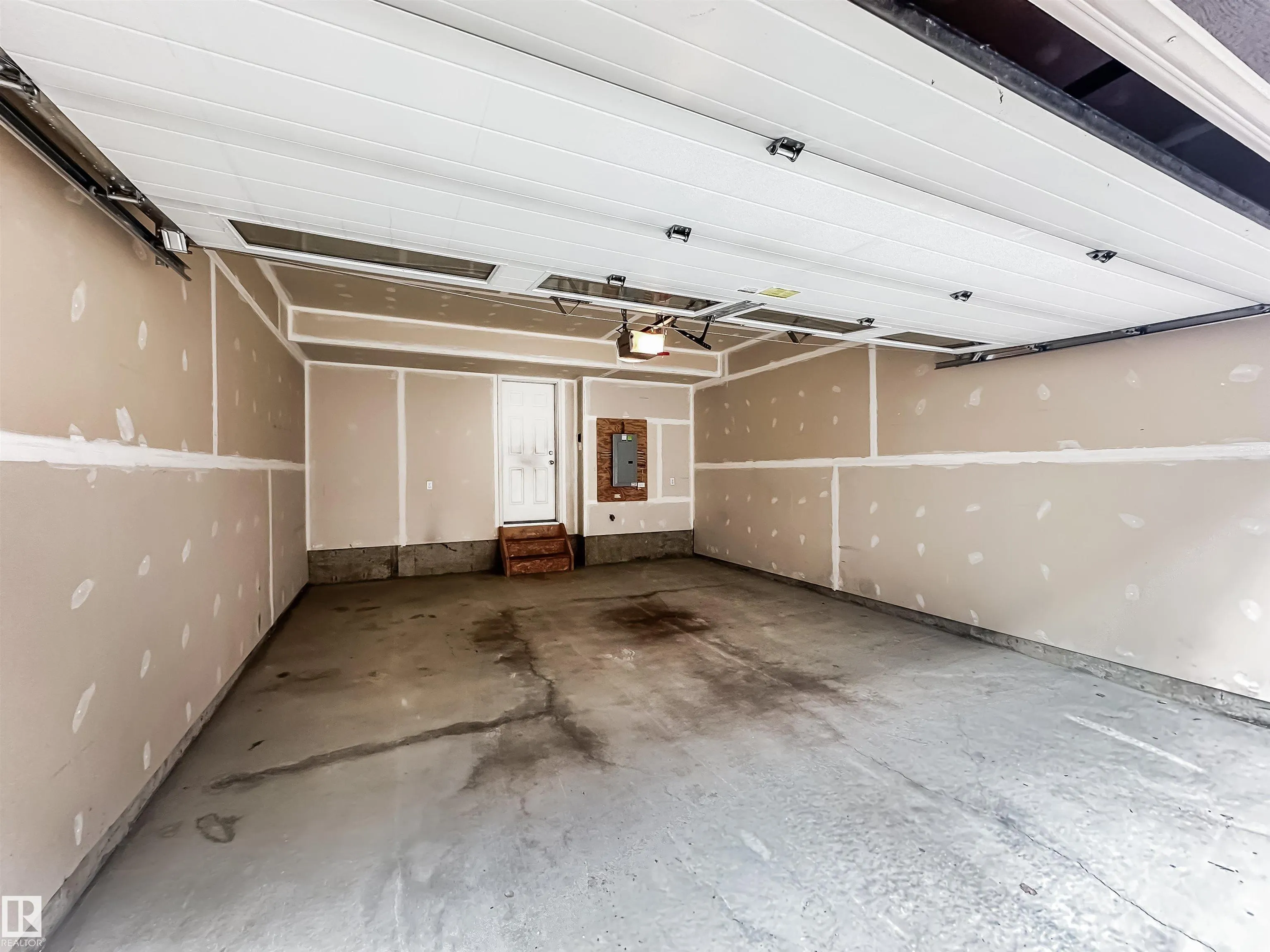 1005 GRAYDON HILL Boulevard