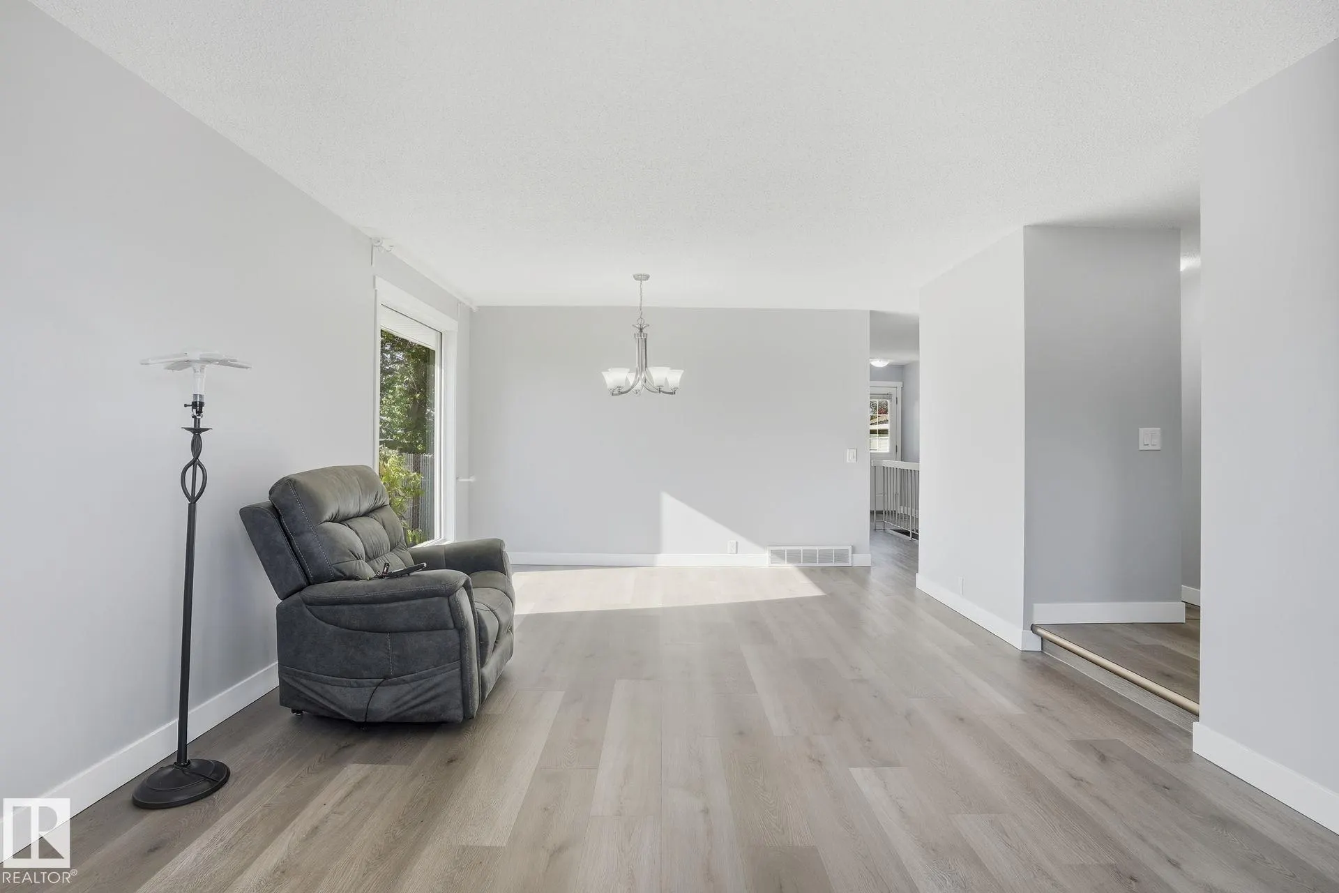 14208 30 Street