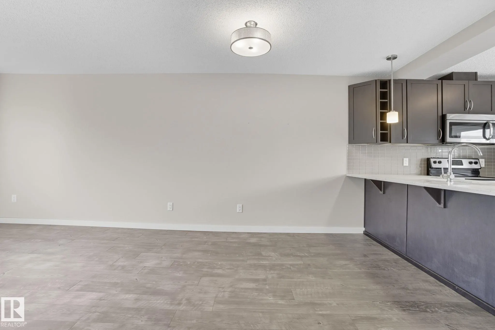 1604 33A Street