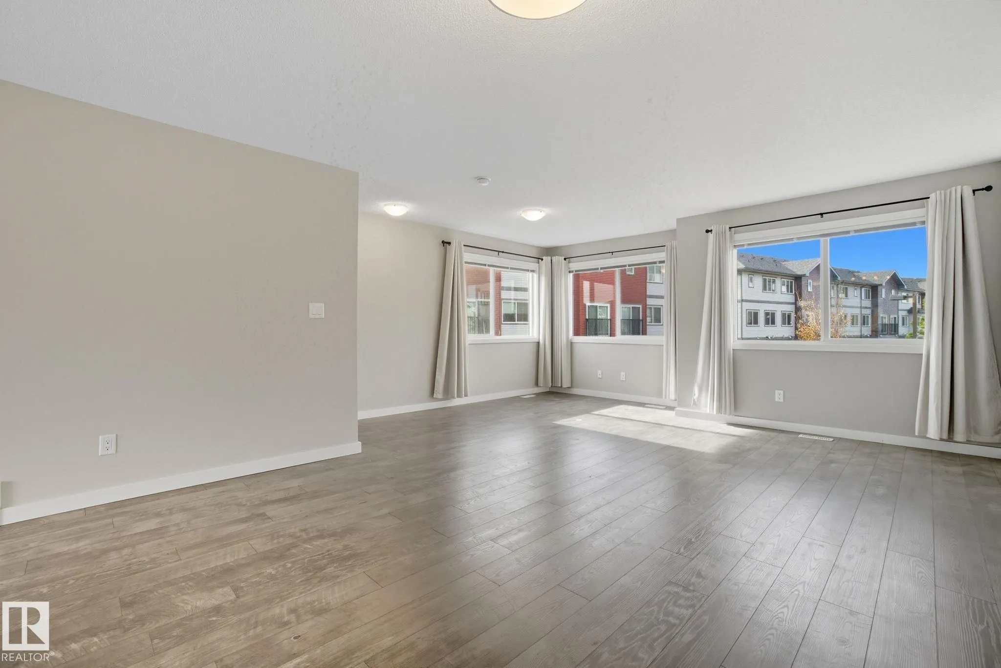 1604 33A Street