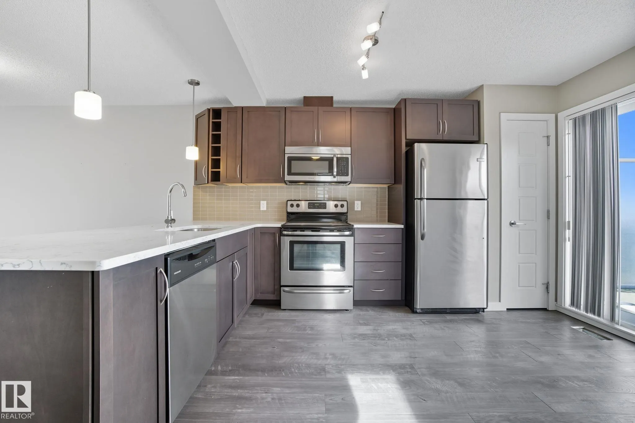1604 33A Street