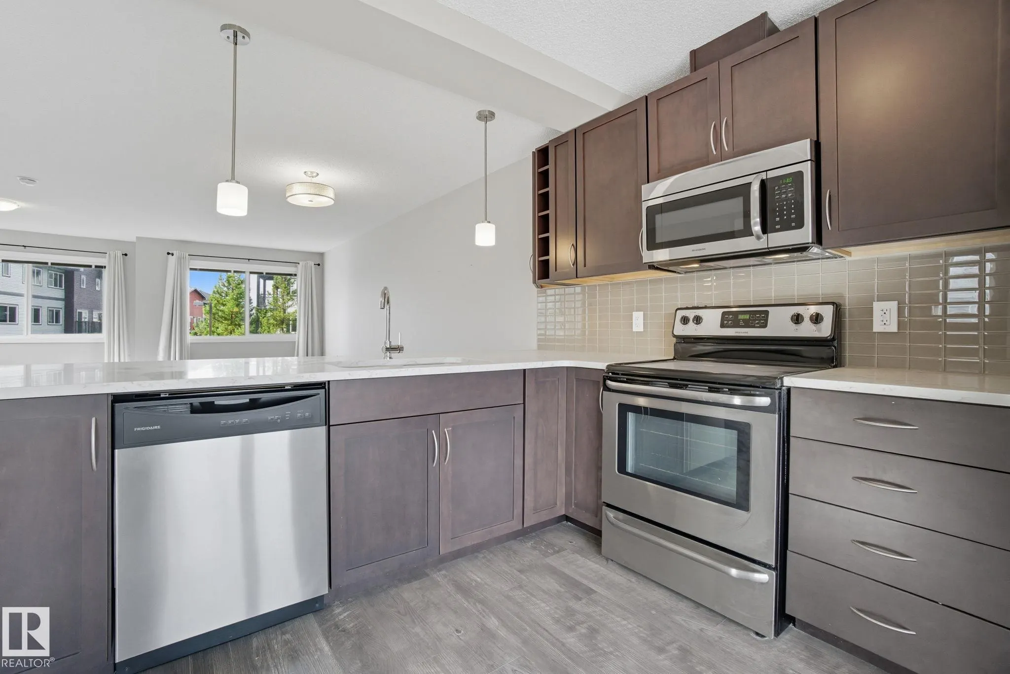 1604 33A Street