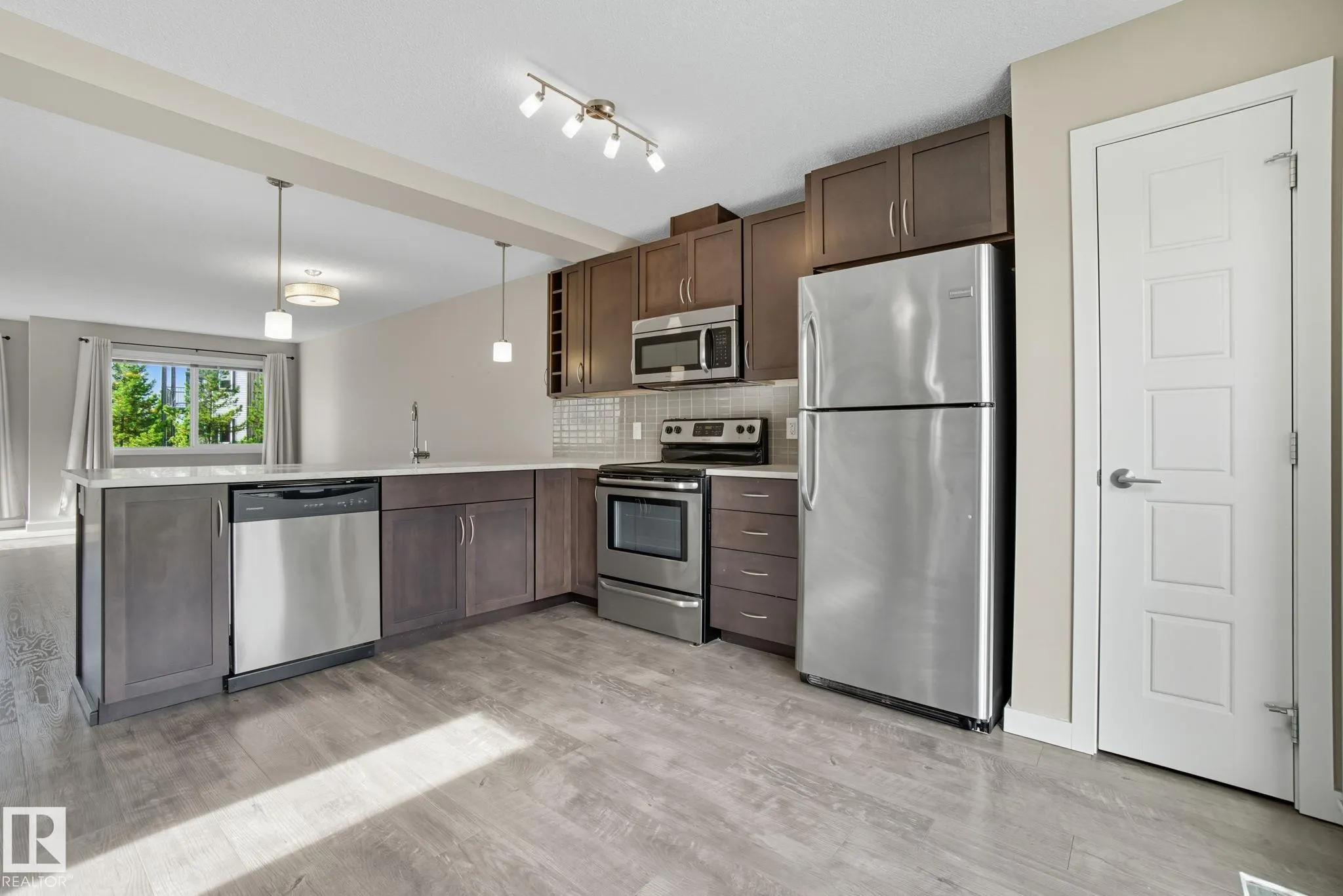 1604 33A Street