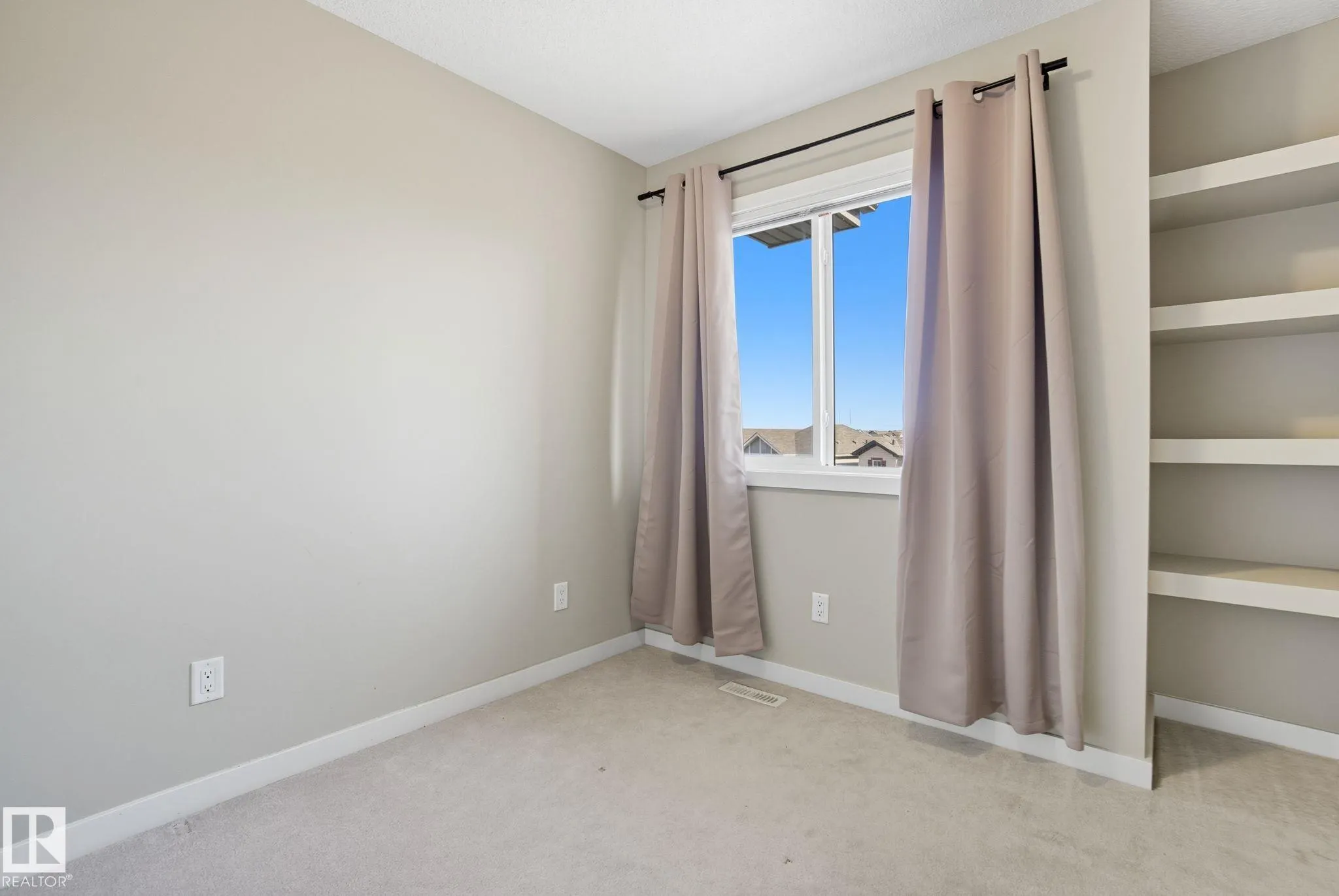 1604 33A Street