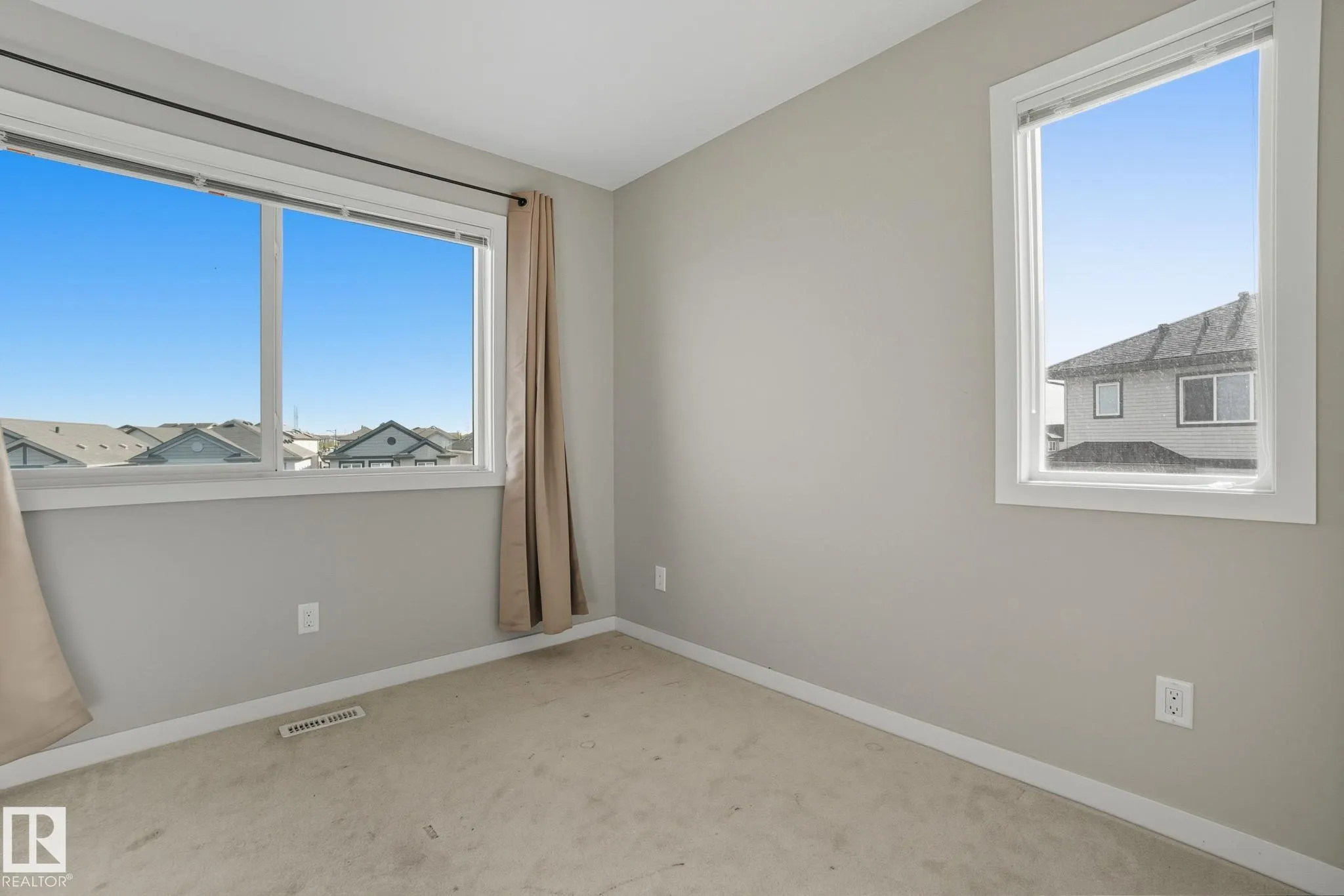 1604 33A Street