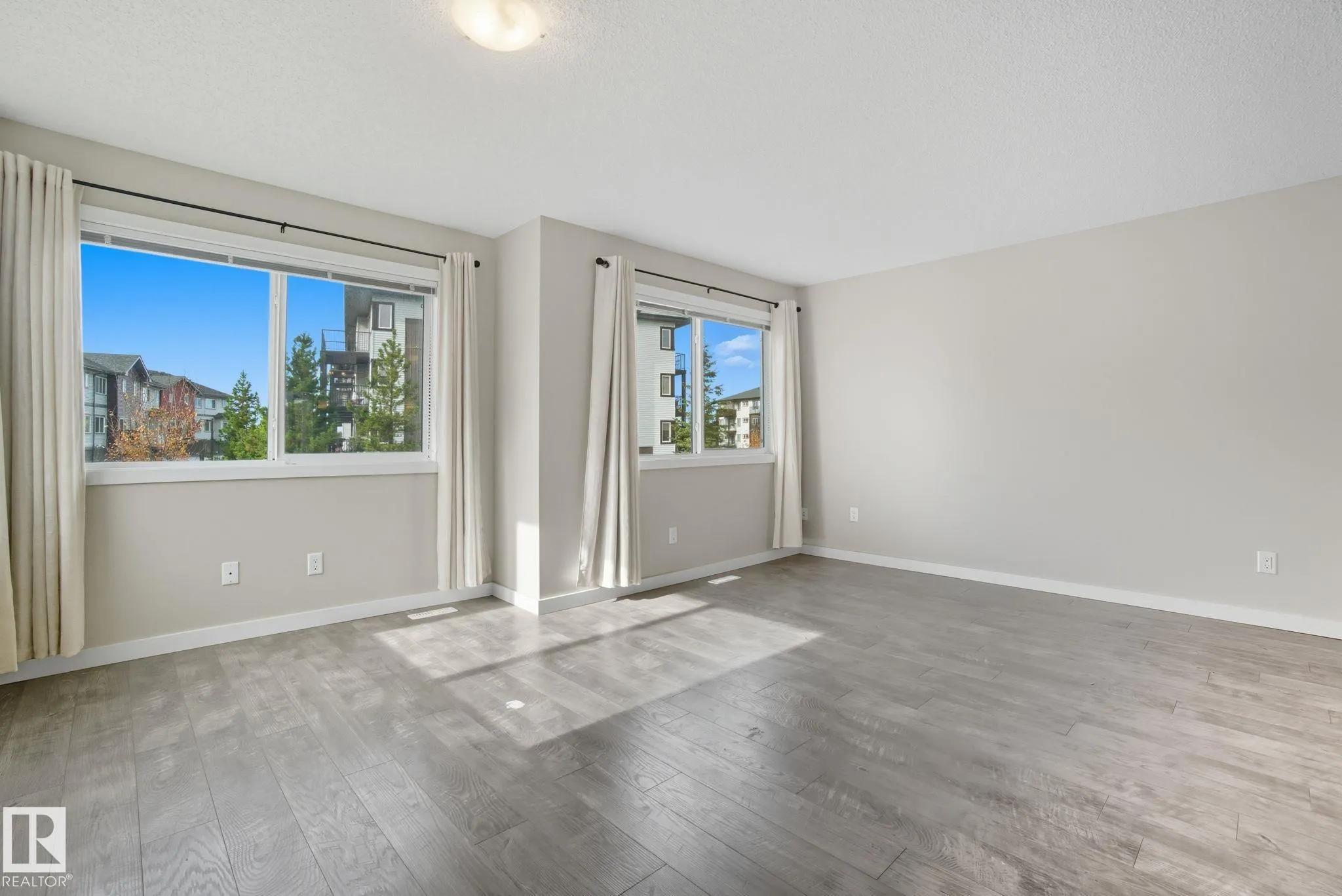 1604 33A Street
