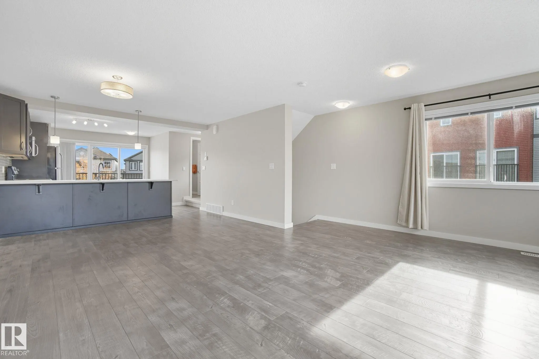 1604 33A Street