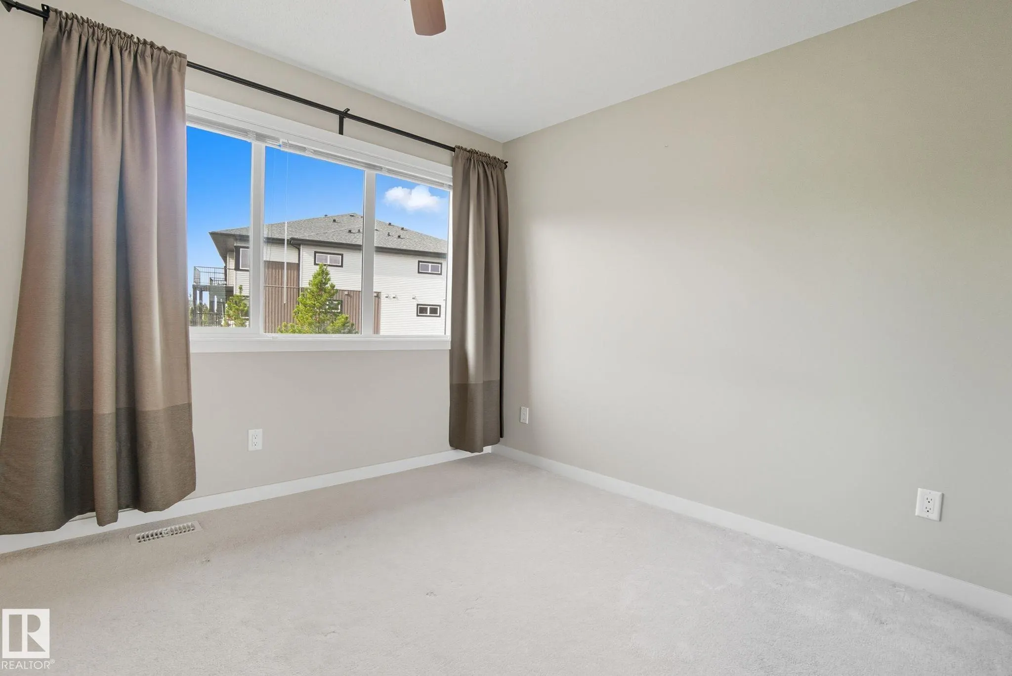 1604 33A Street