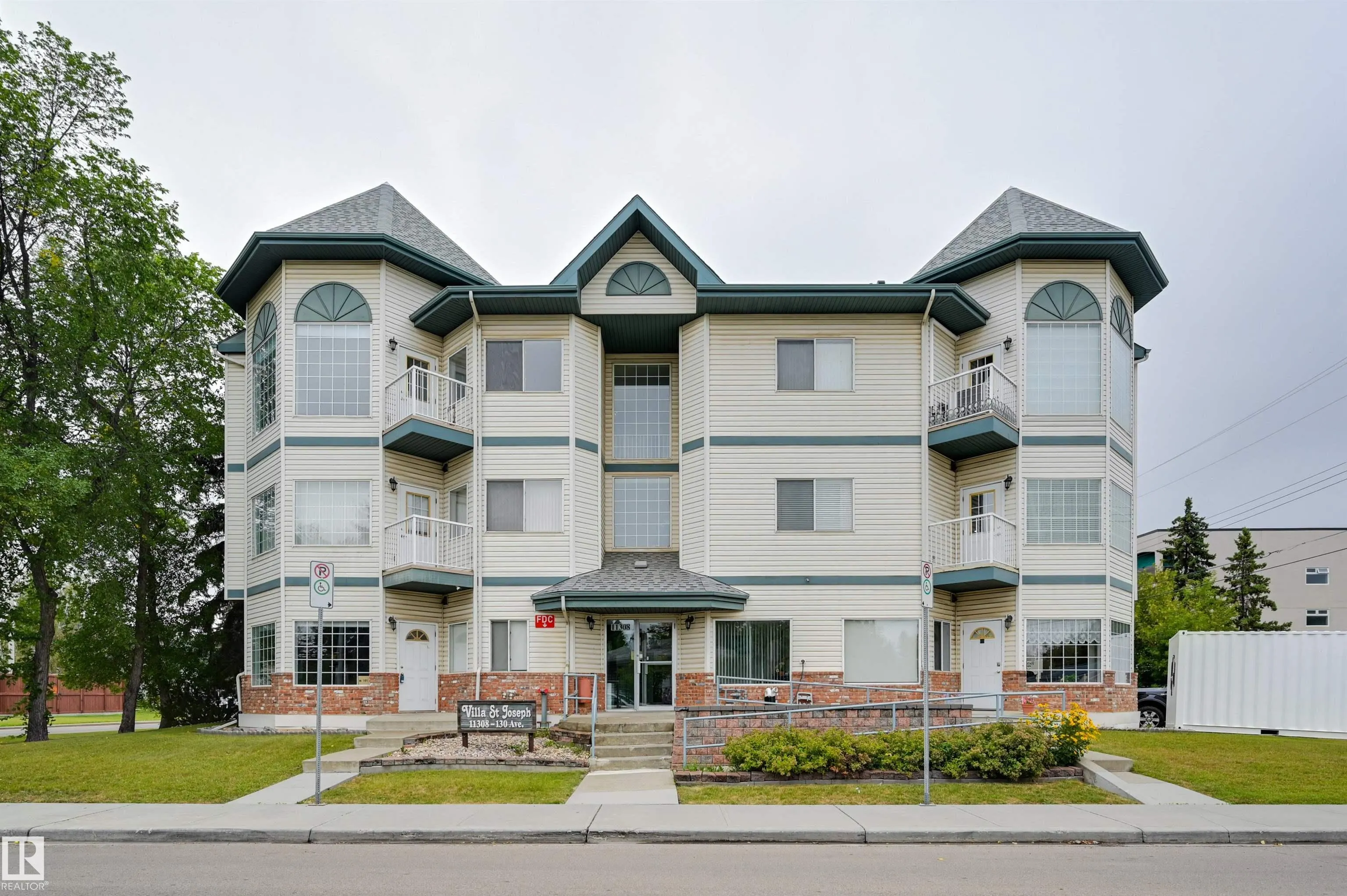 11308 130 Avenue