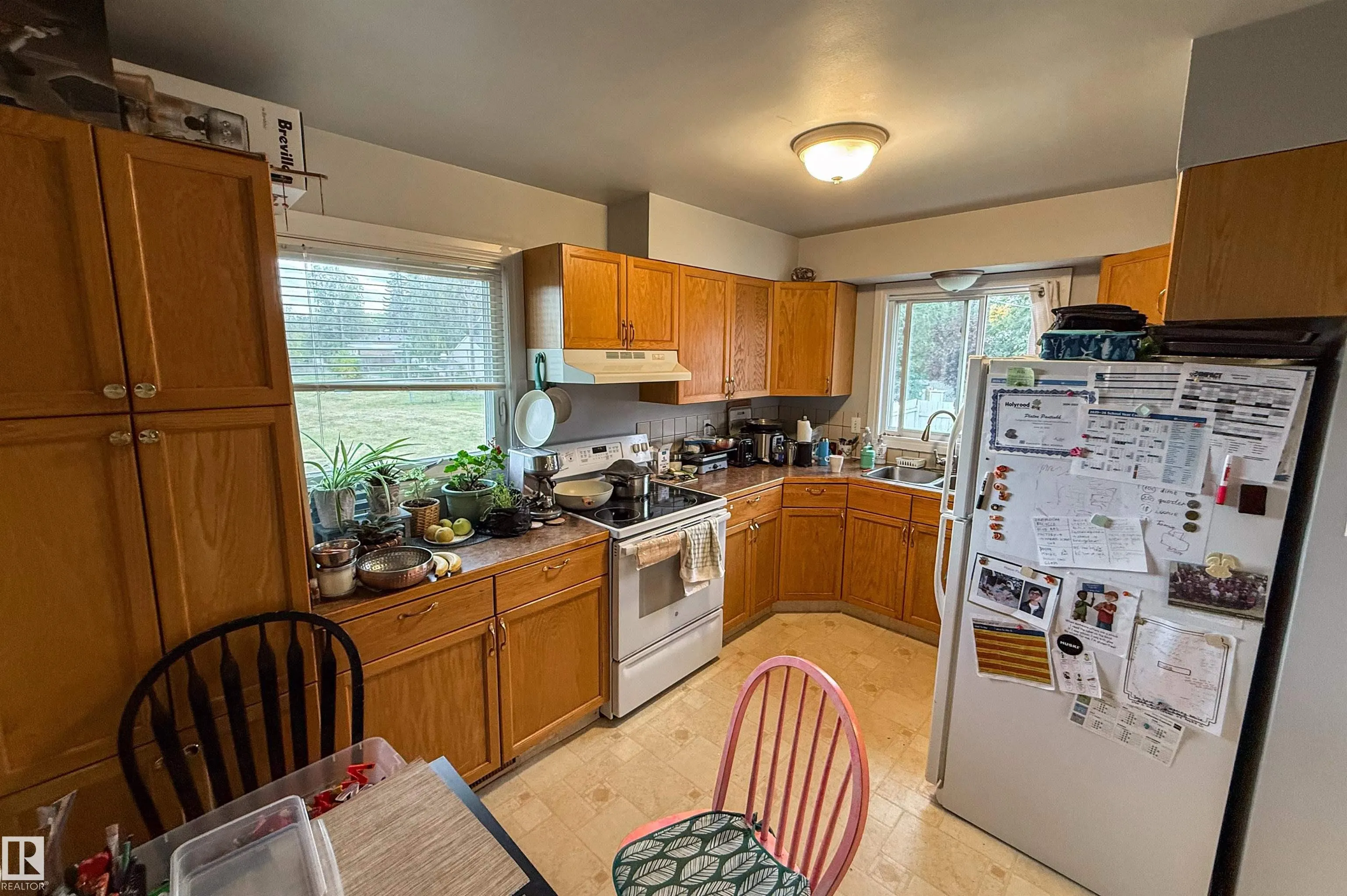 9404 9406 HOLYROOD Road