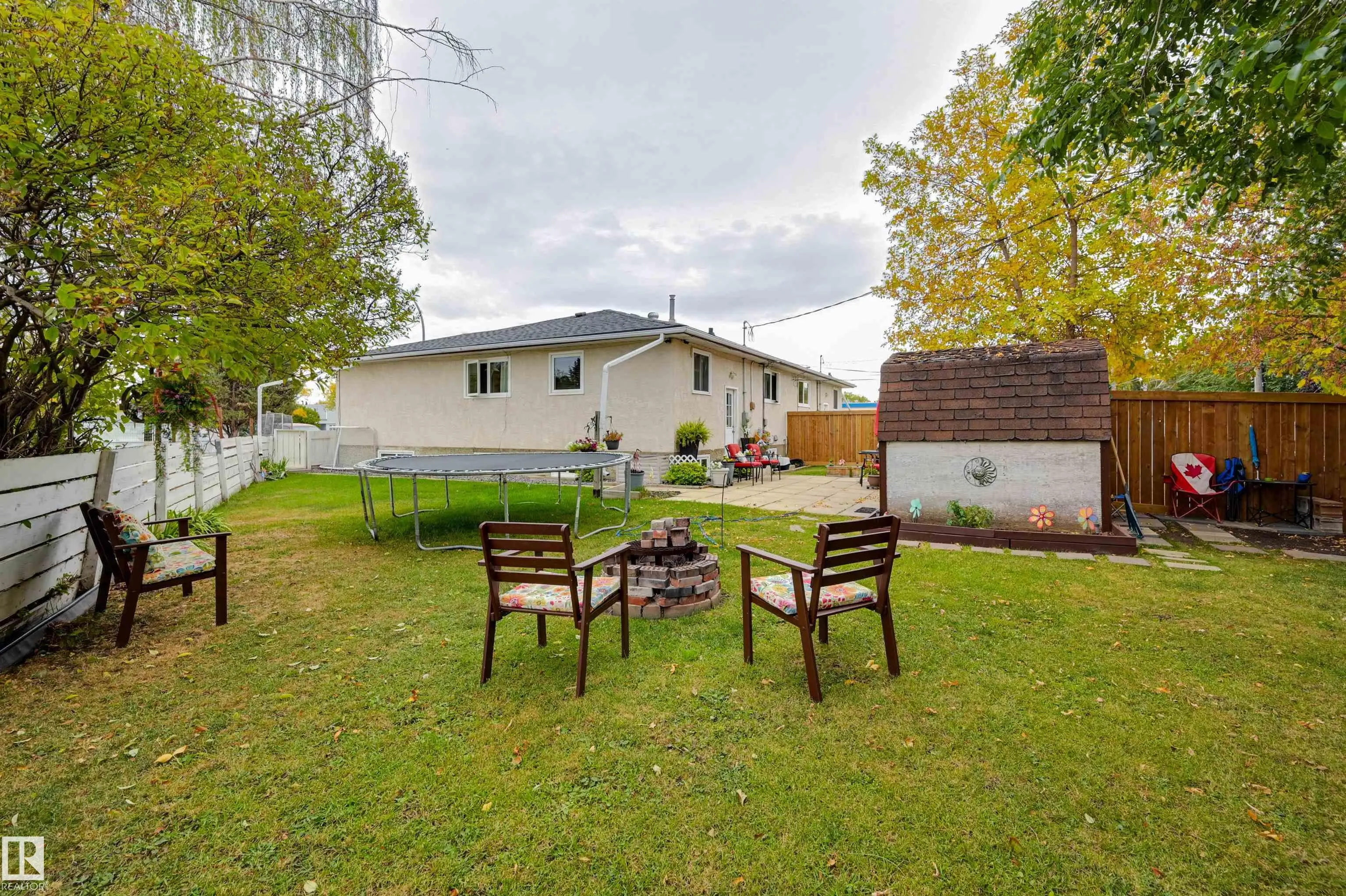 9404 9406 HOLYROOD Road