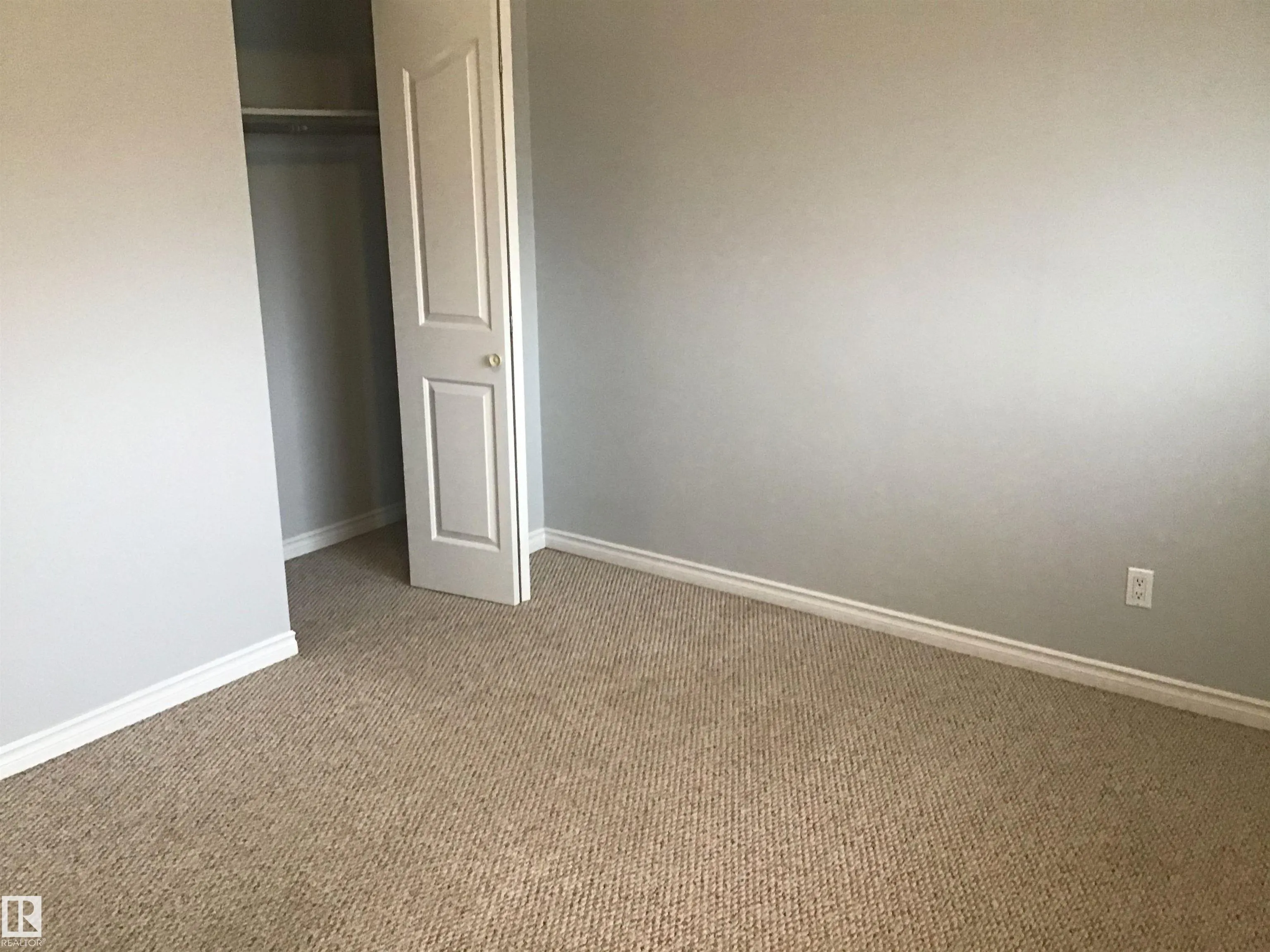 9404 9406 HOLYROOD Road