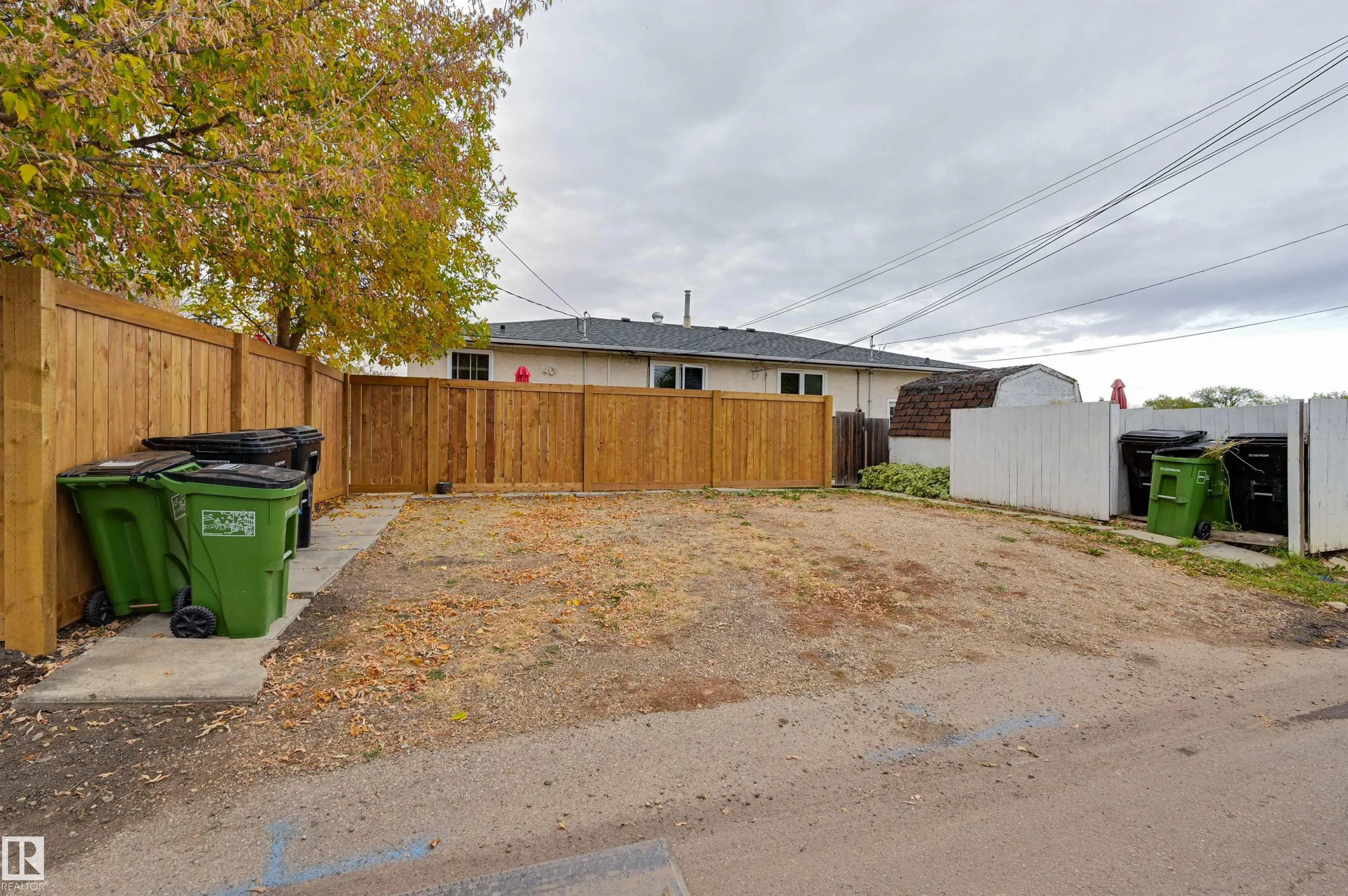 9404 9406 HOLYROOD Road