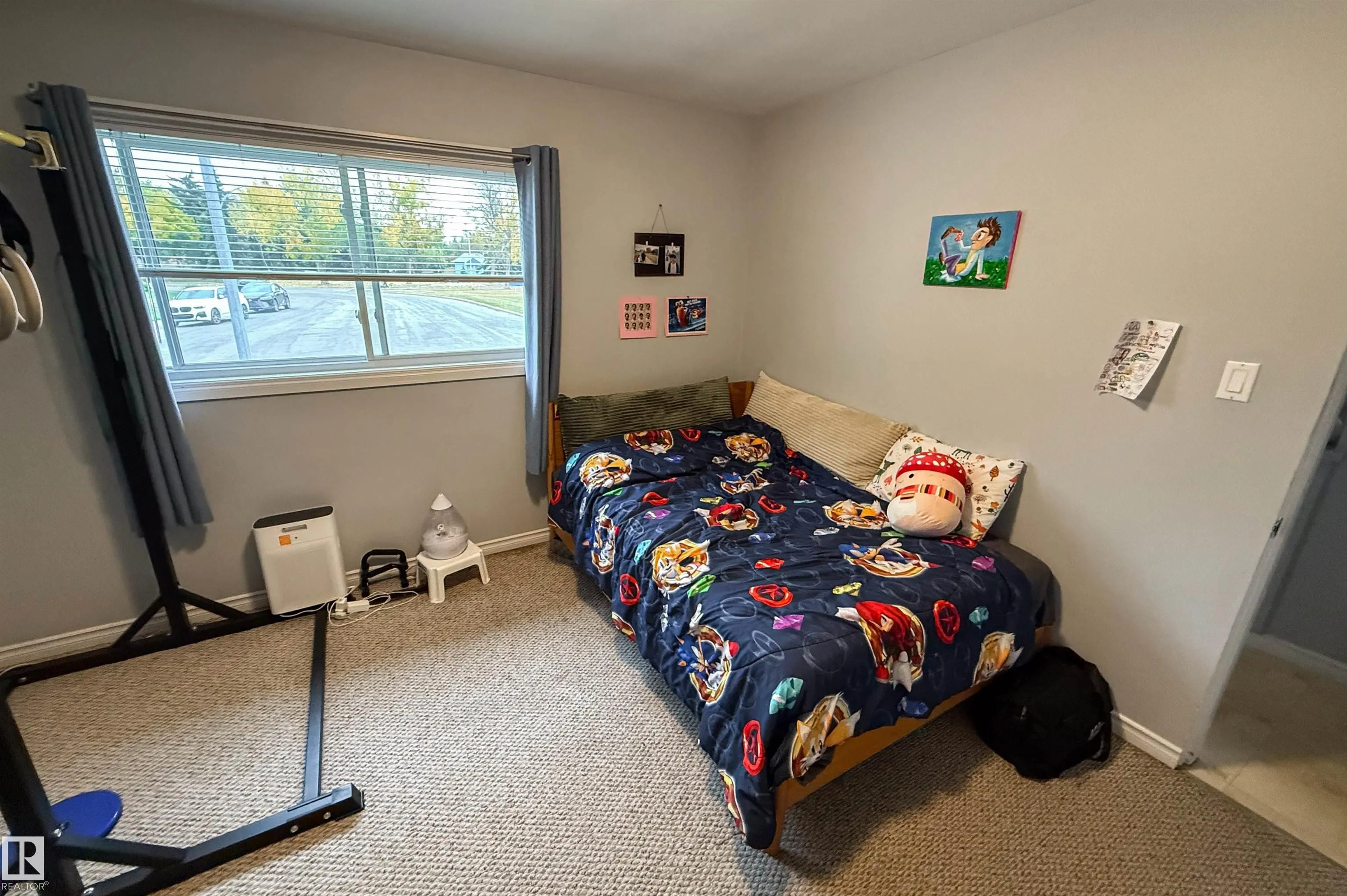 9404 9406 HOLYROOD Road