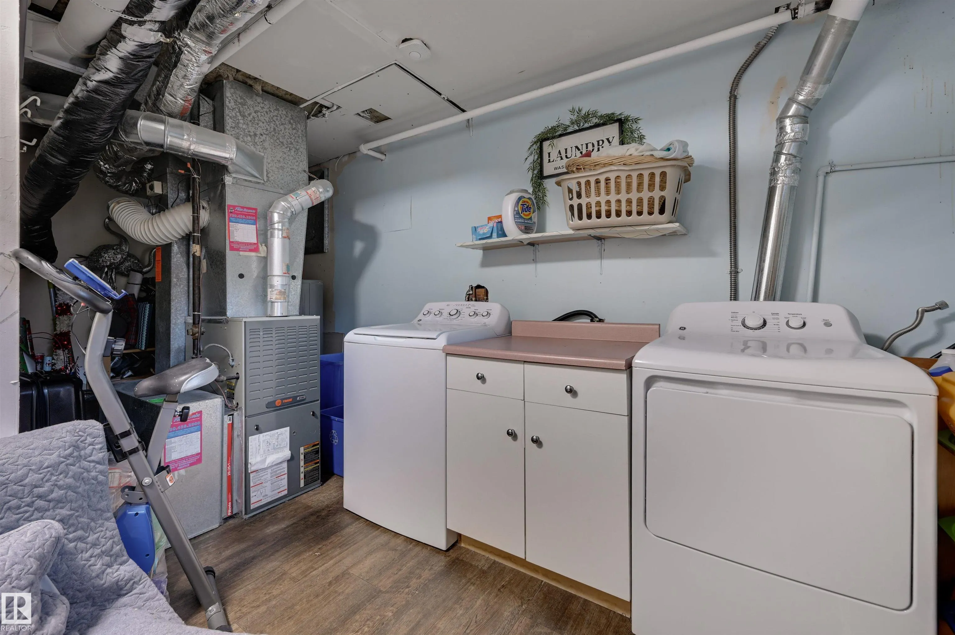 9404 9406 HOLYROOD Road