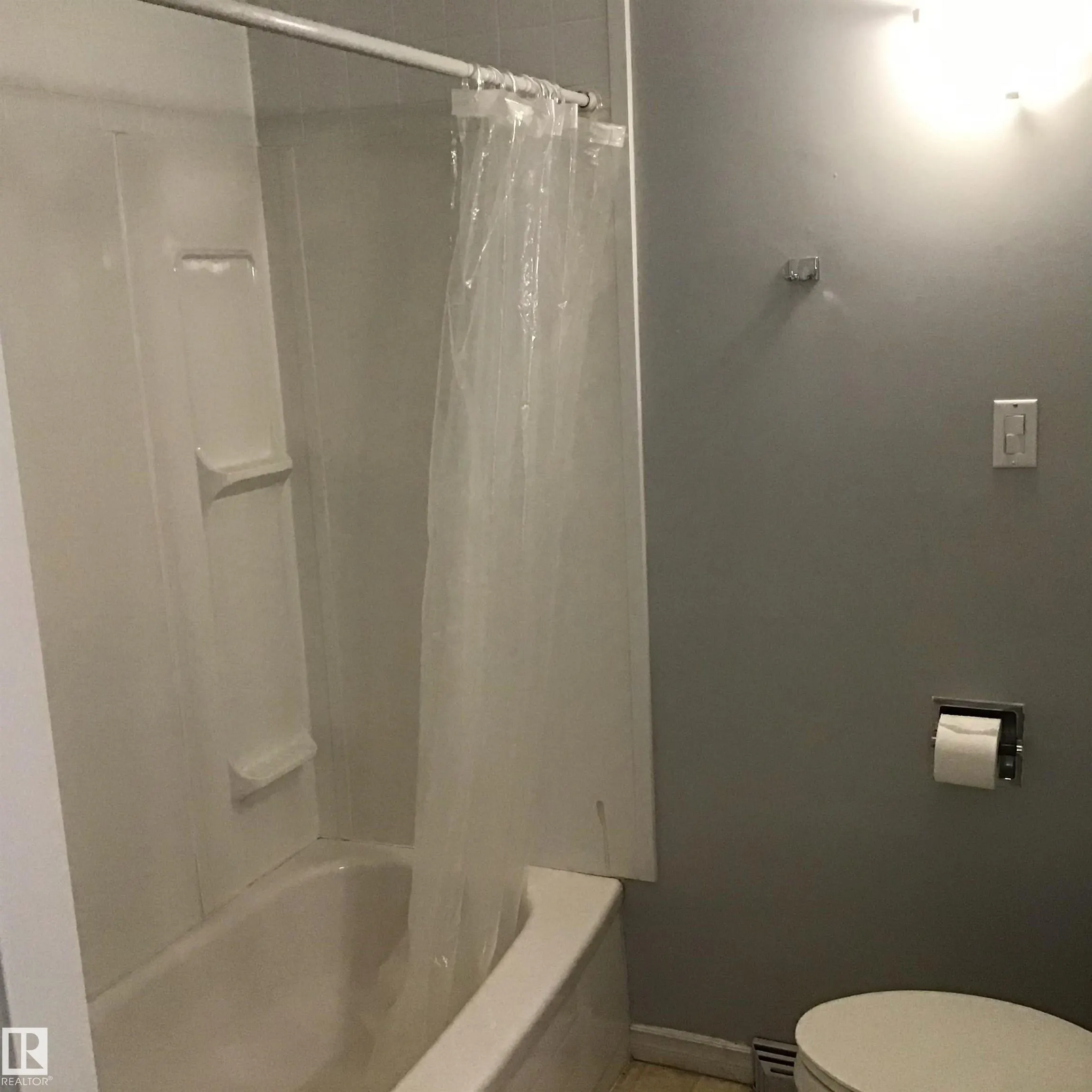 9404 9406 HOLYROOD Road