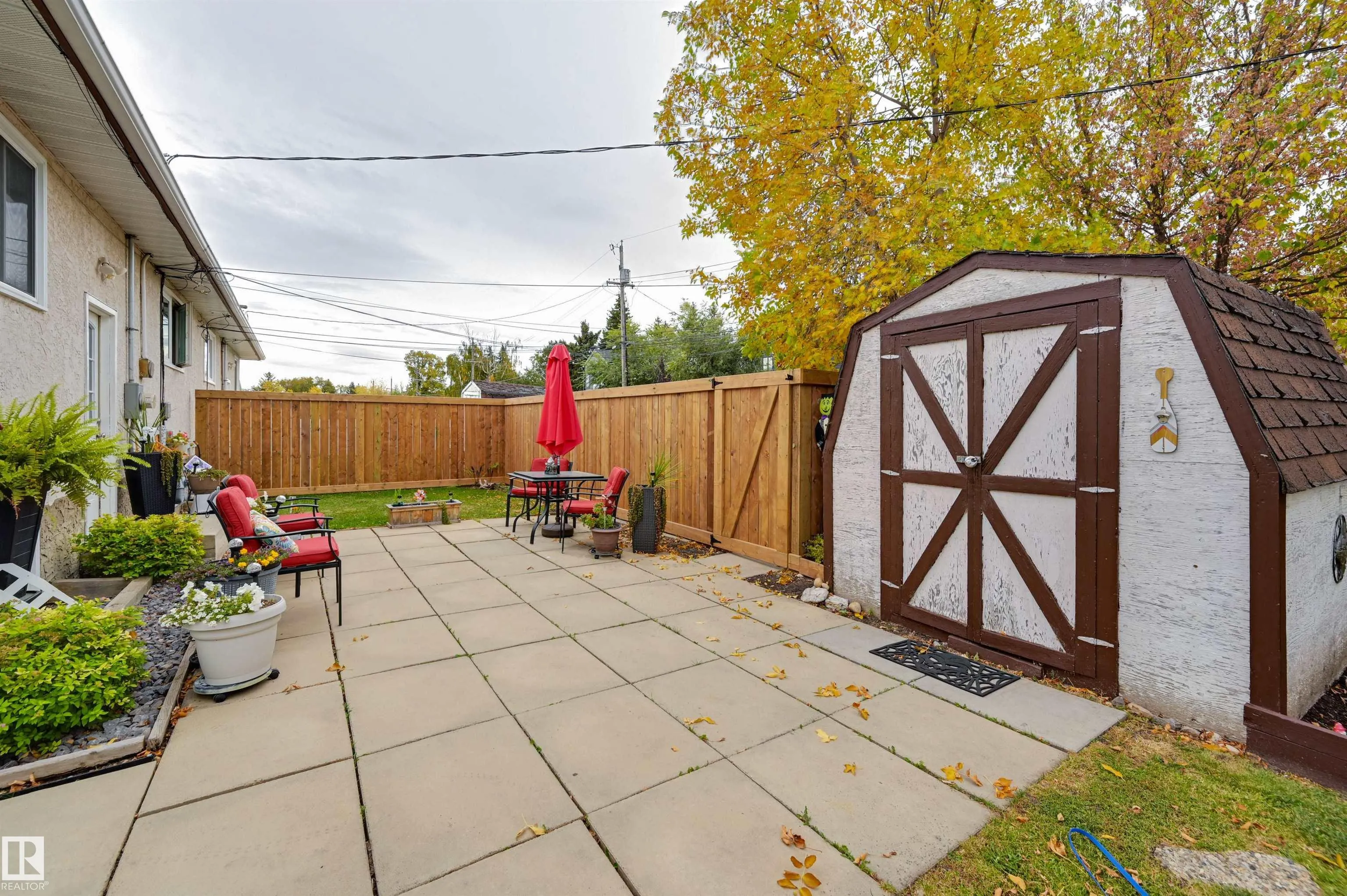 9404 9406 HOLYROOD Road