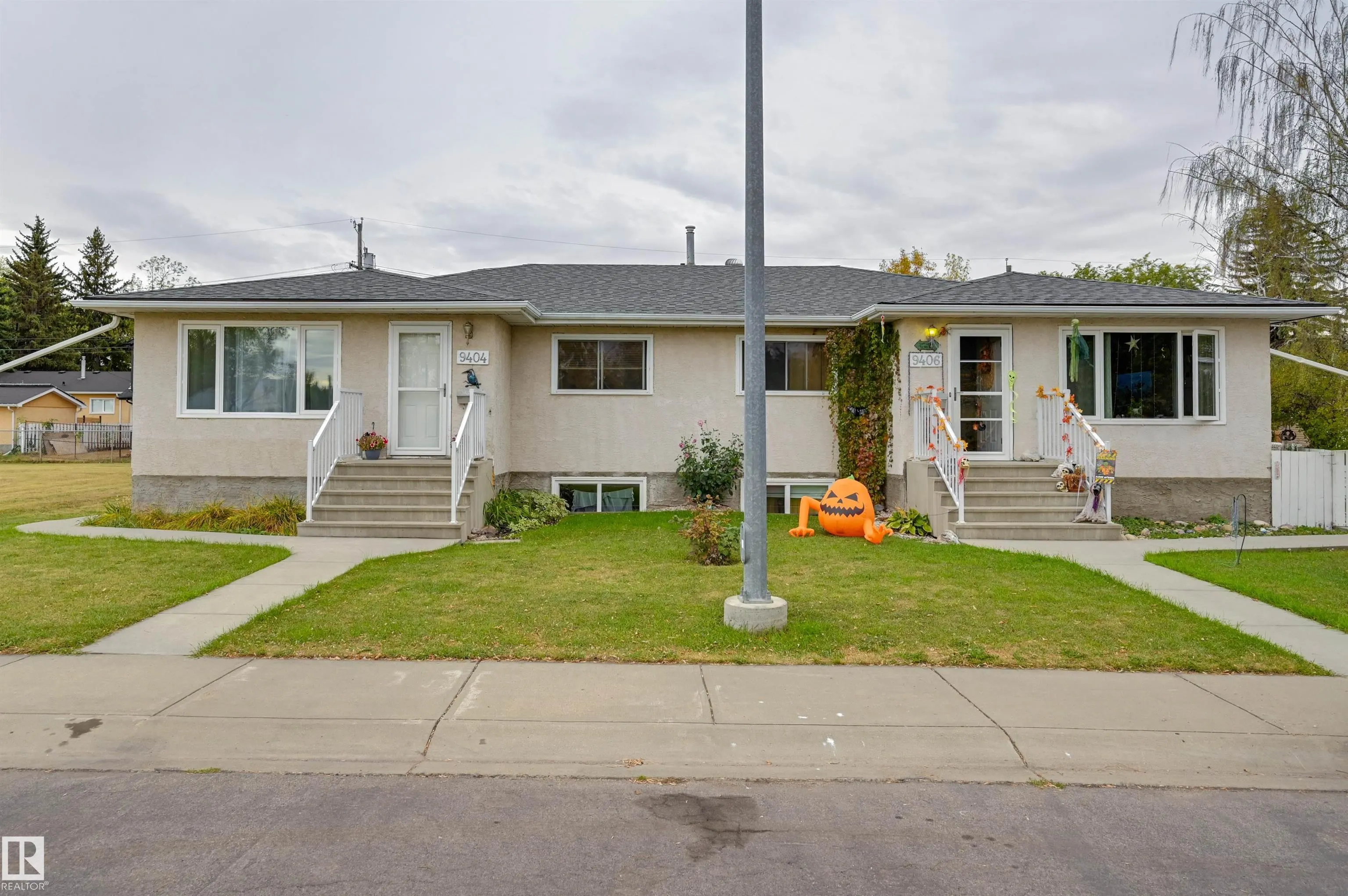 9404 9406 HOLYROOD Road