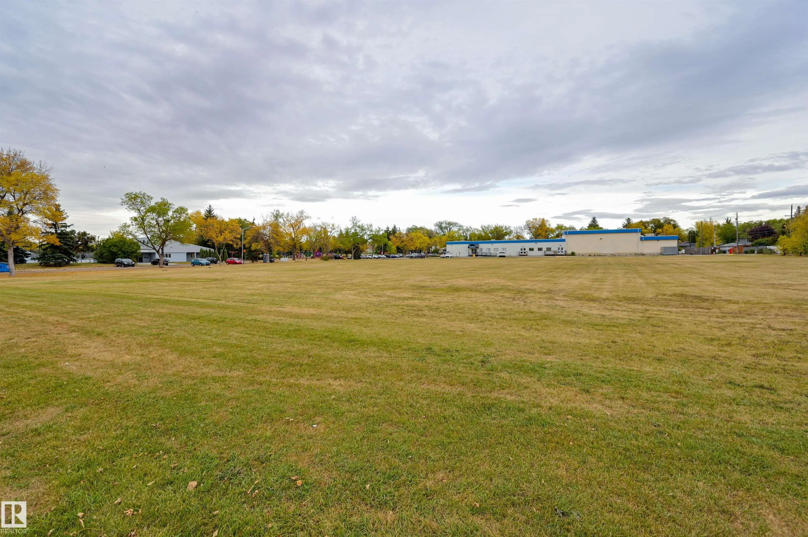 9404 9406 HOLYROOD Road