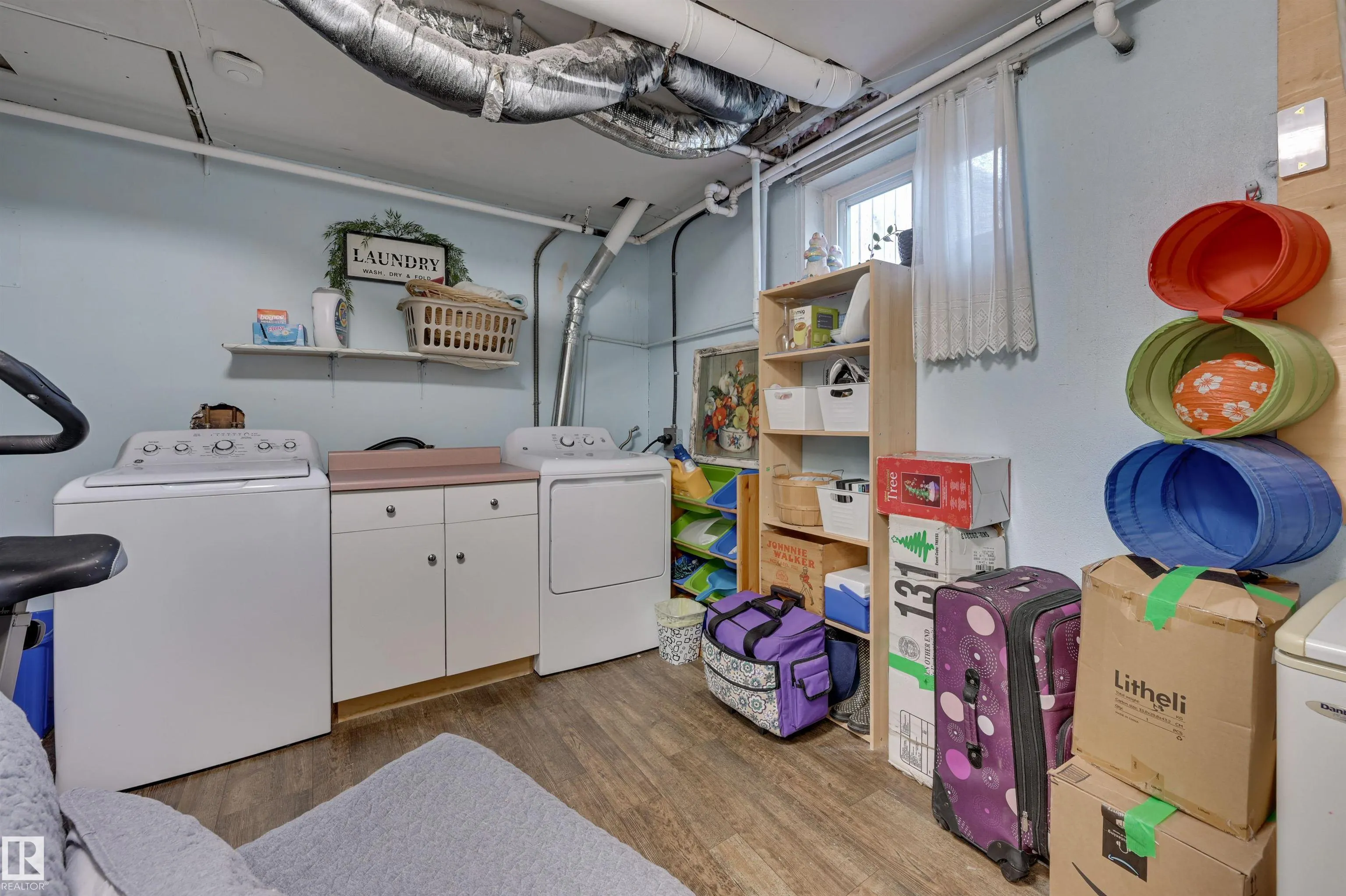 9404 9406 HOLYROOD Road