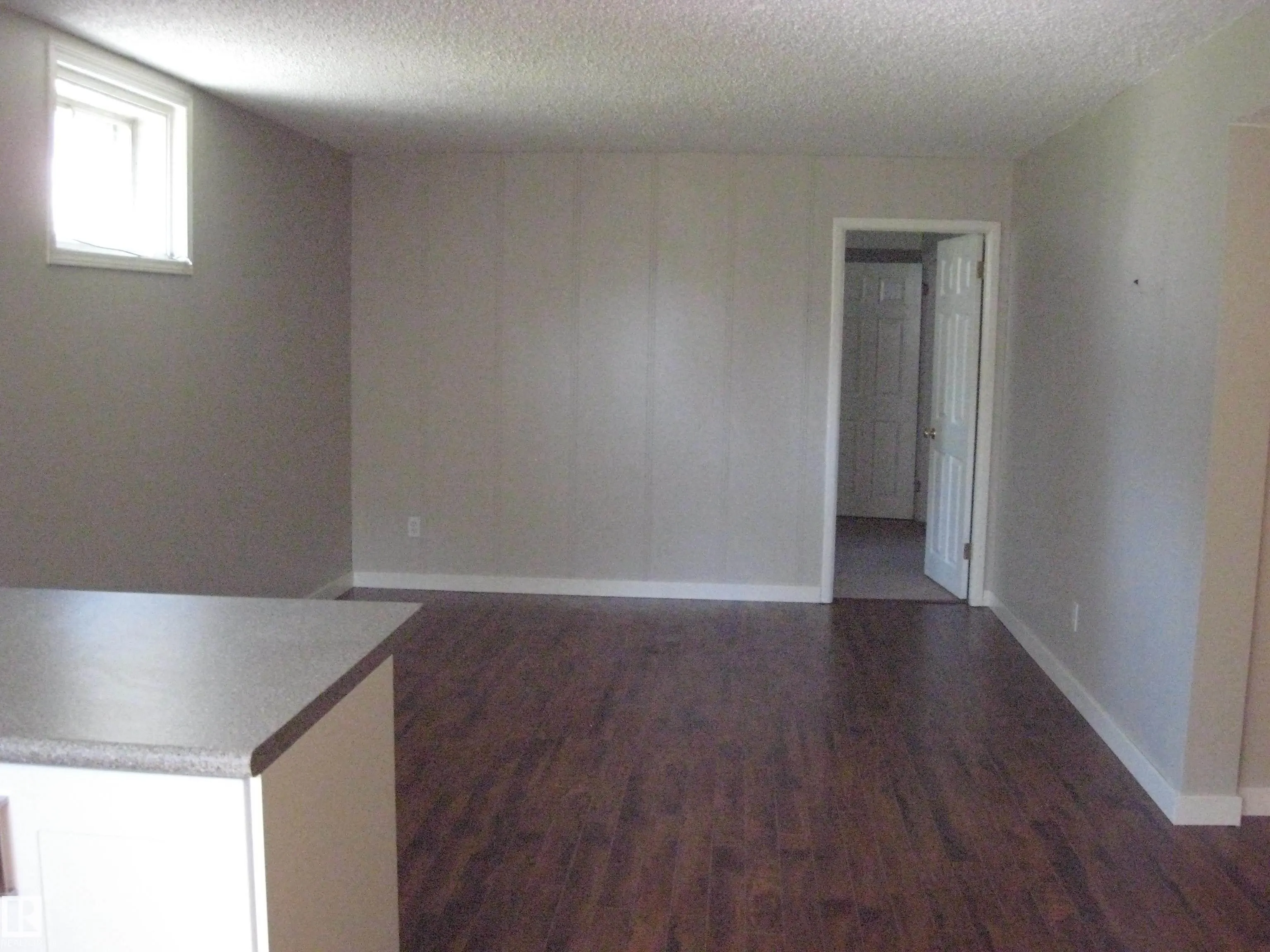 9404 9406 HOLYROOD Road