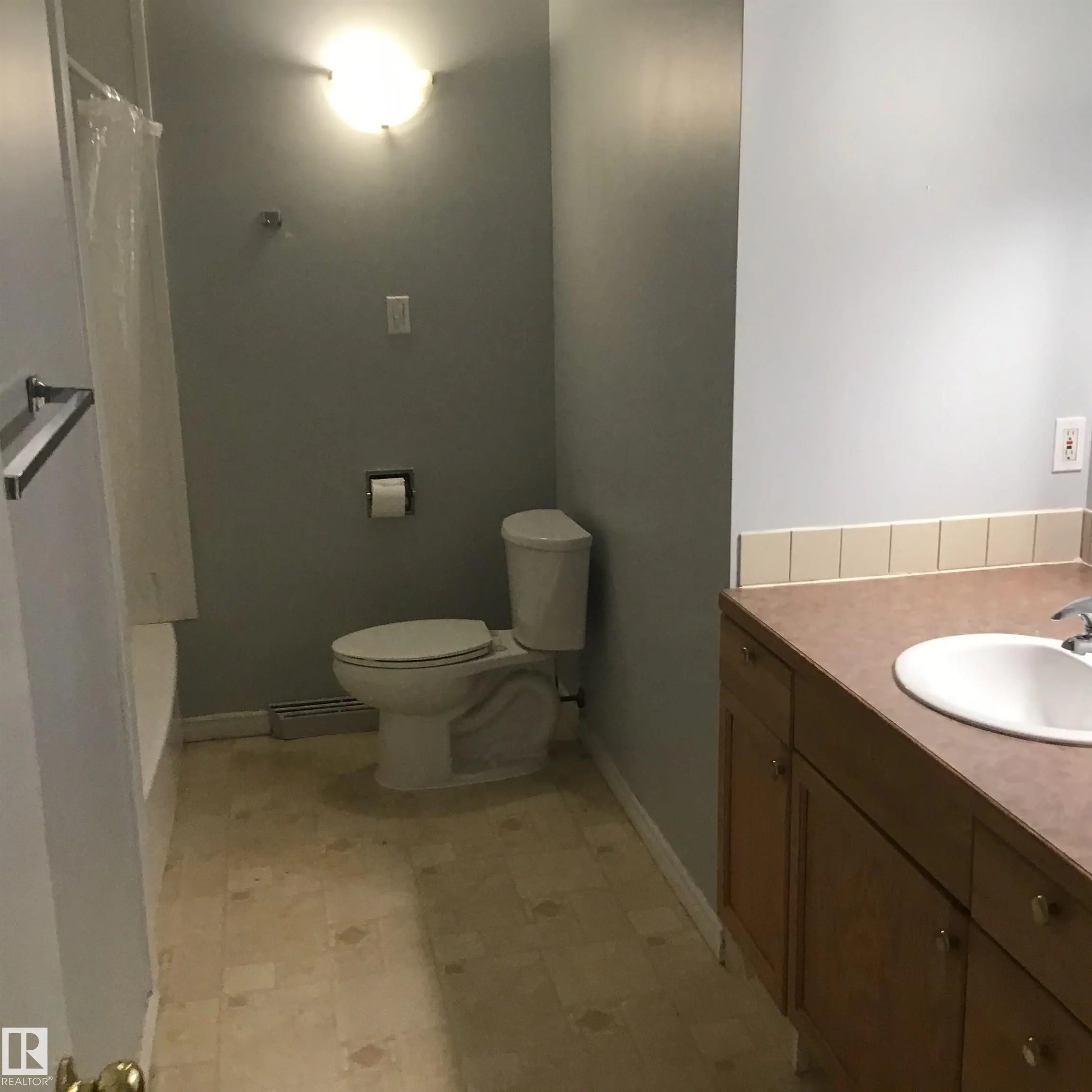 9404 9406 HOLYROOD Road