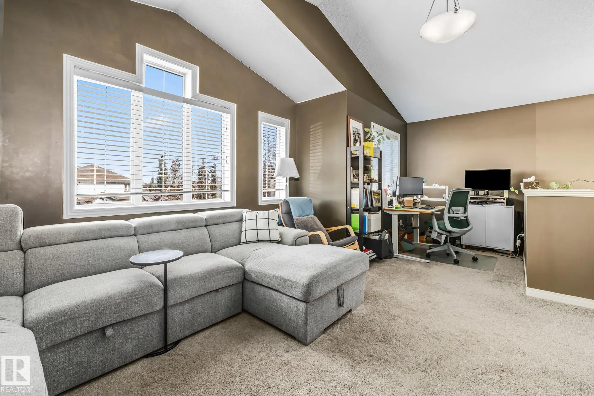 355 SUMMERTON Crescent