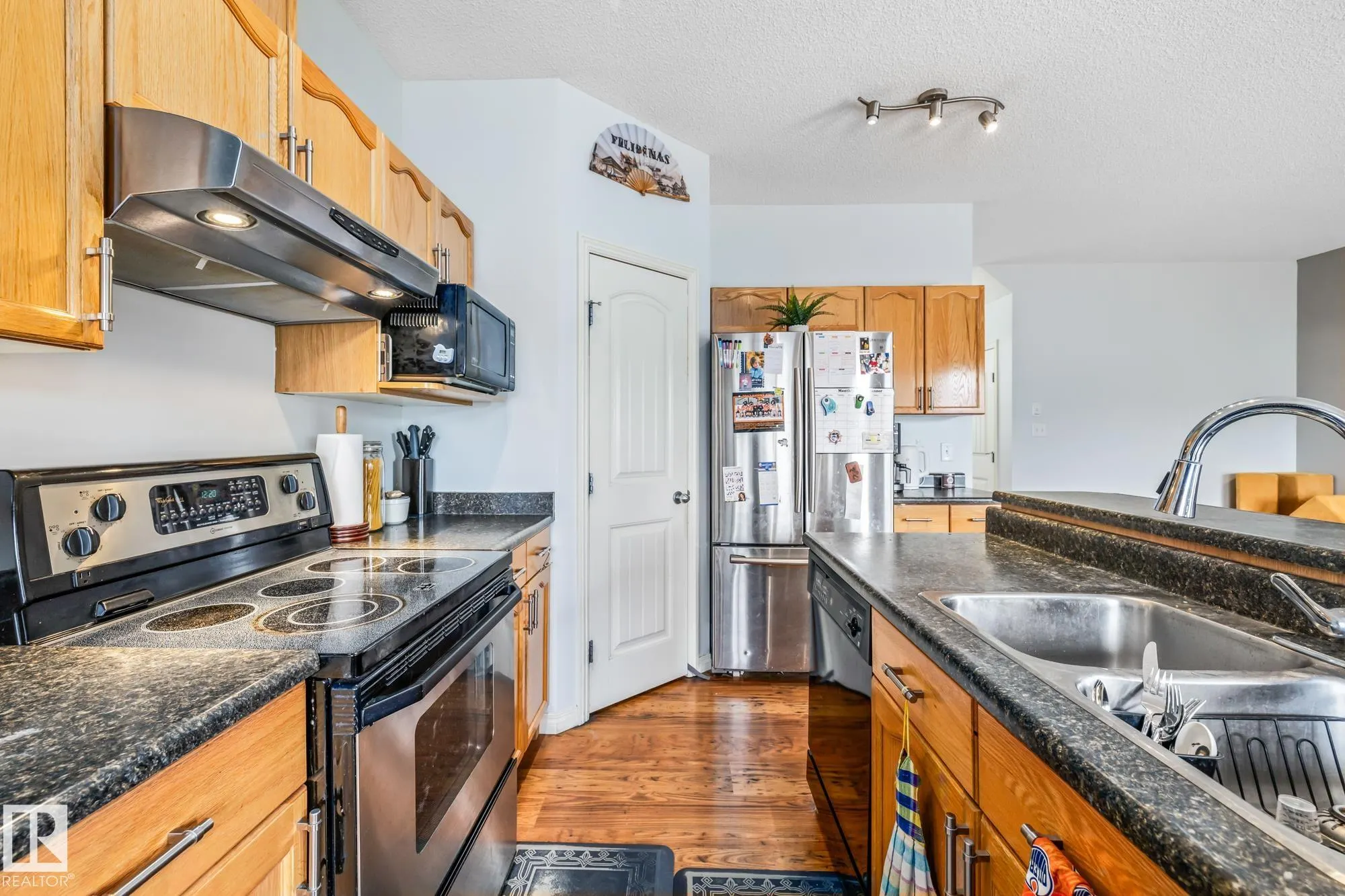 355 SUMMERTON Crescent