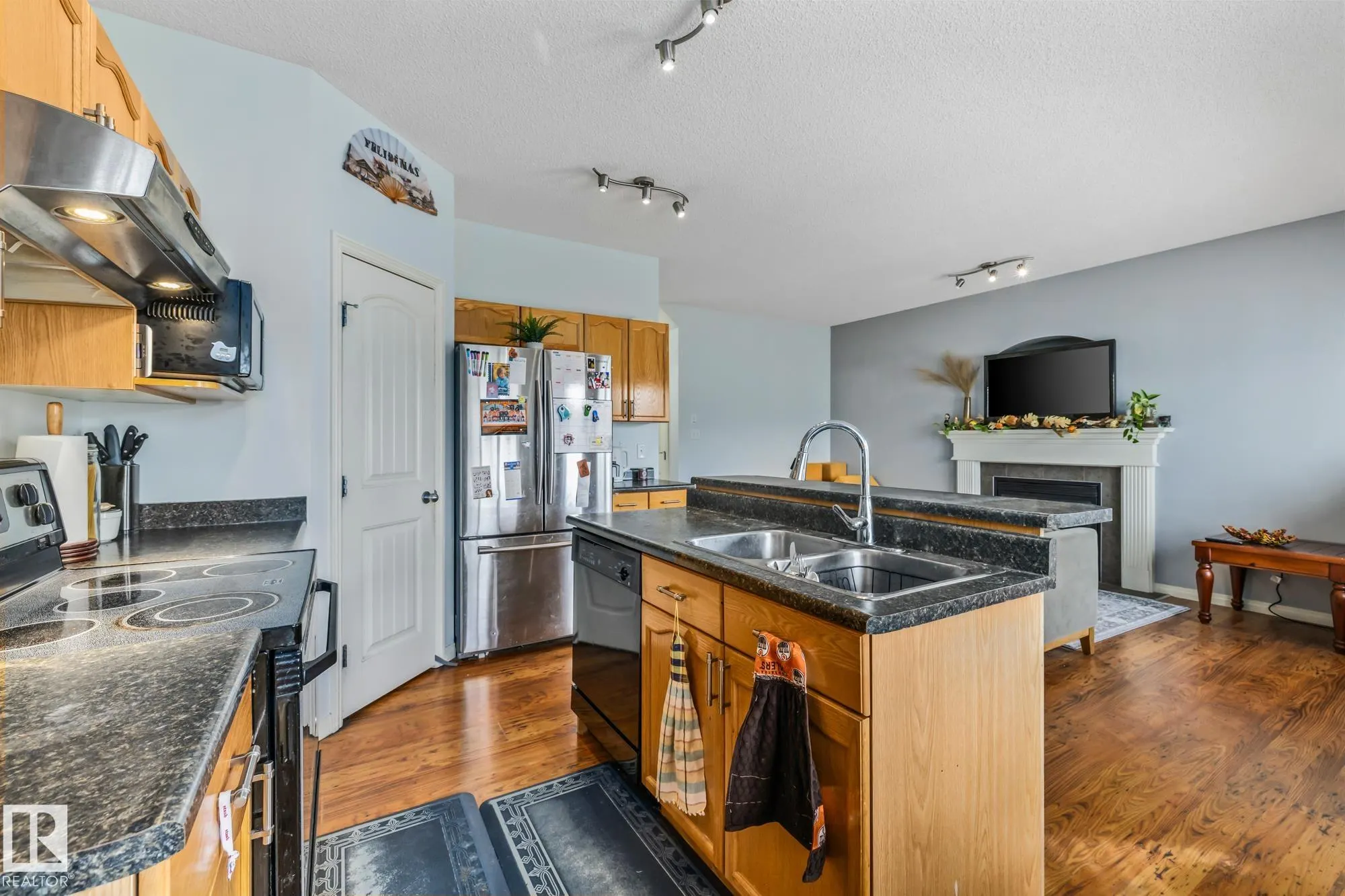 355 SUMMERTON Crescent