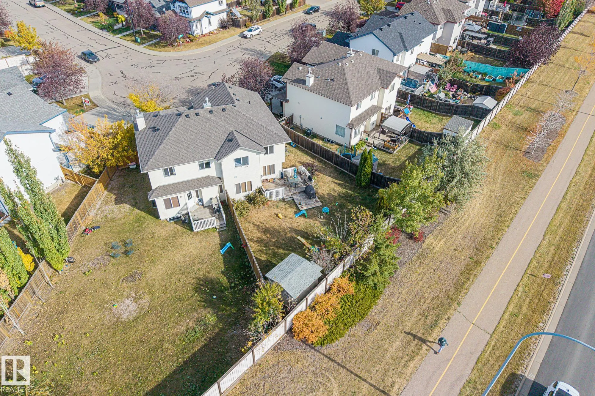 355 SUMMERTON Crescent