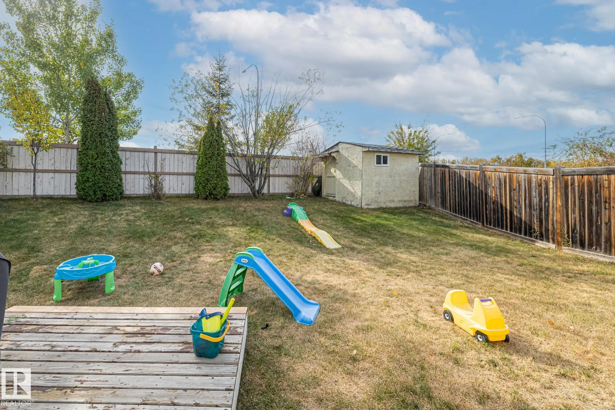 355 SUMMERTON Crescent