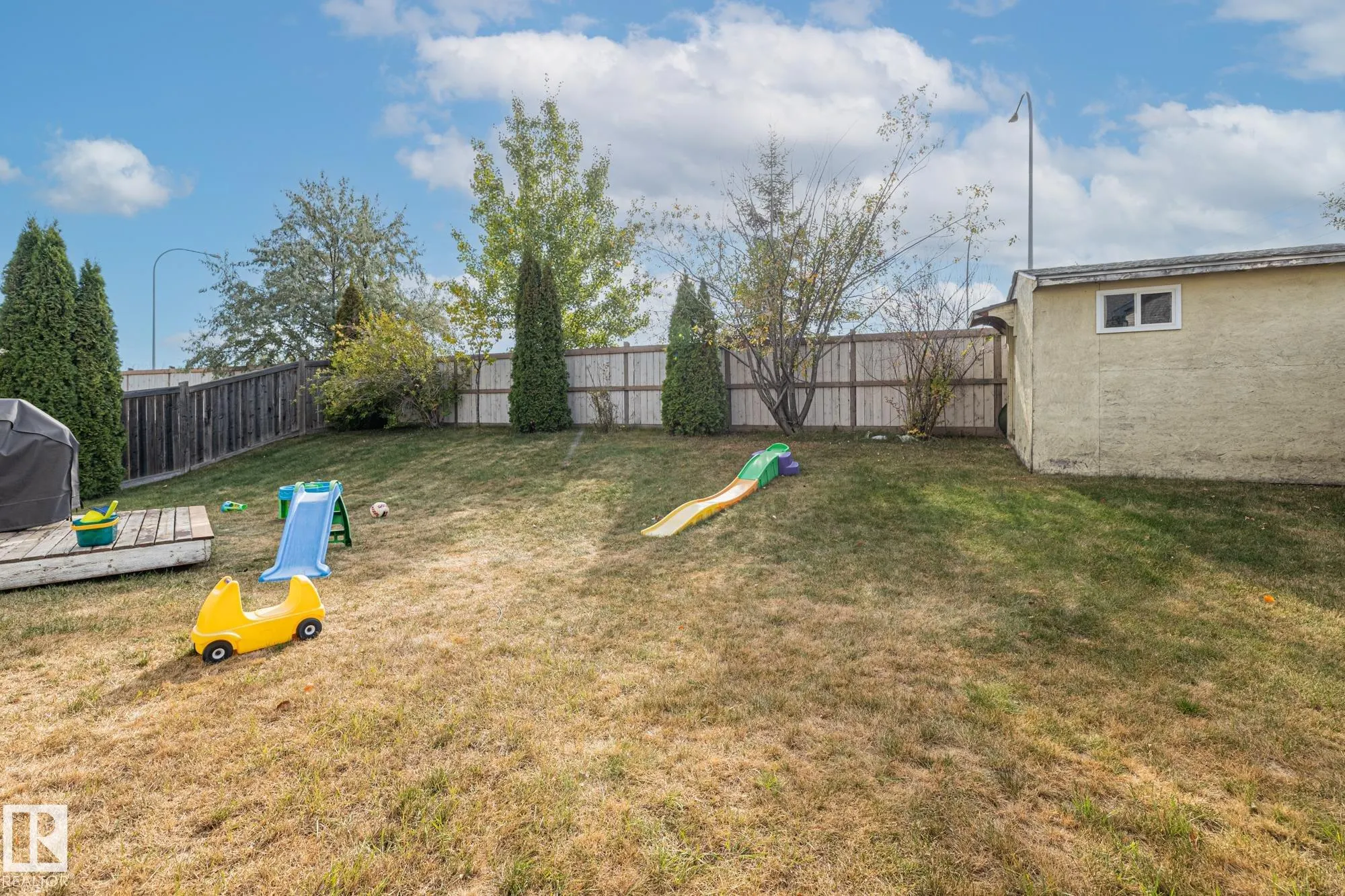 355 SUMMERTON Crescent