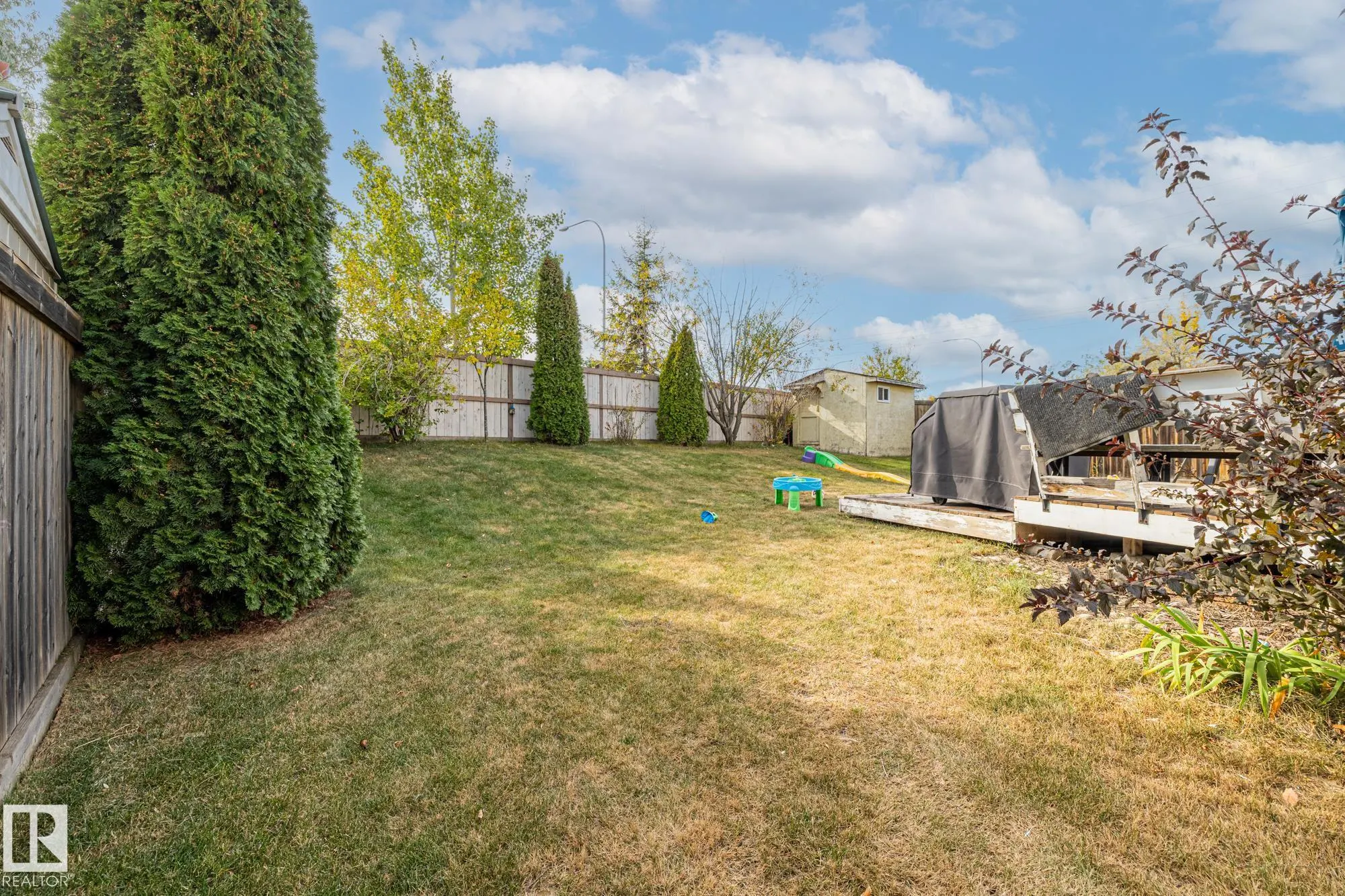 355 SUMMERTON Crescent