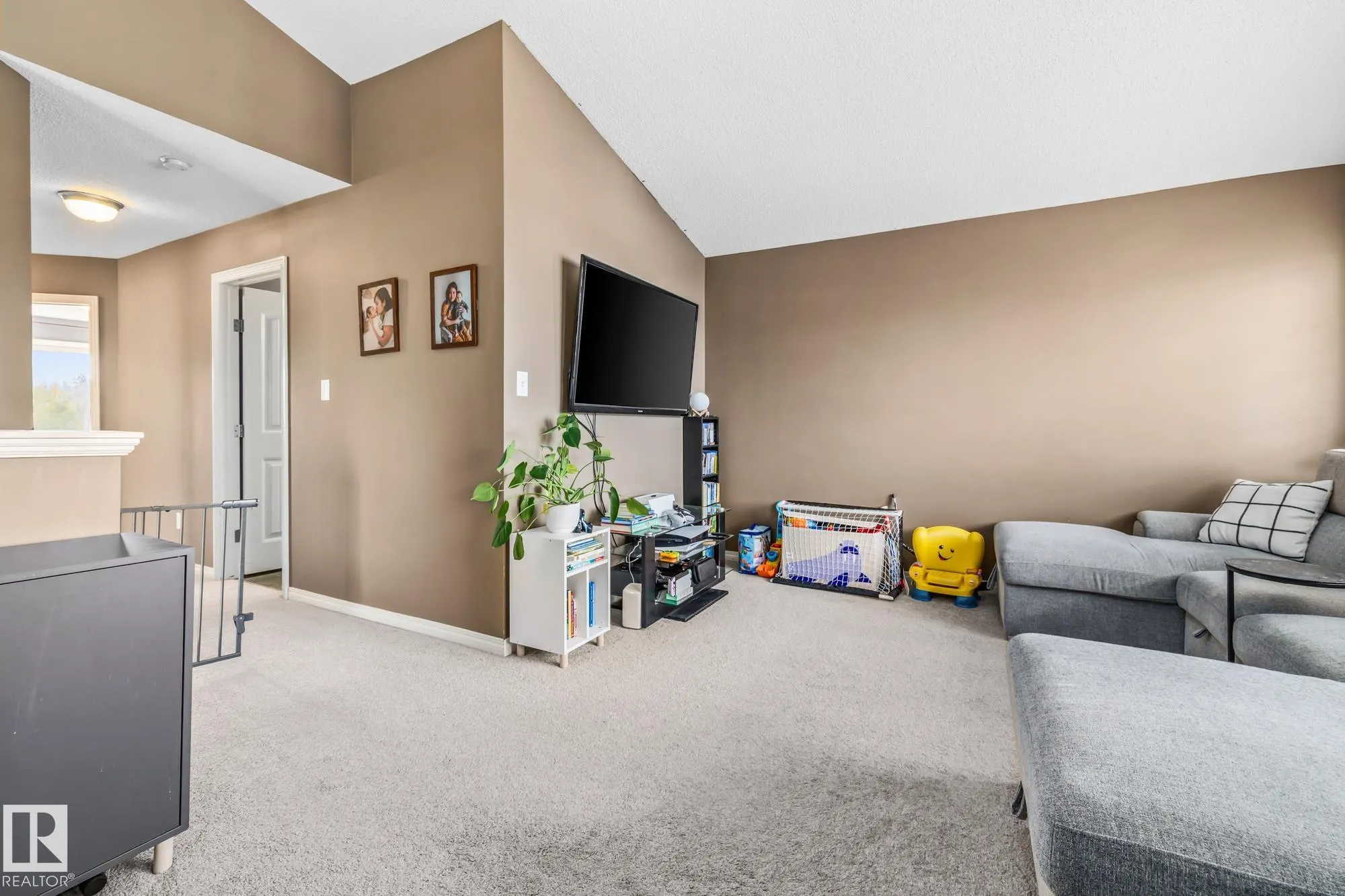 355 SUMMERTON Crescent