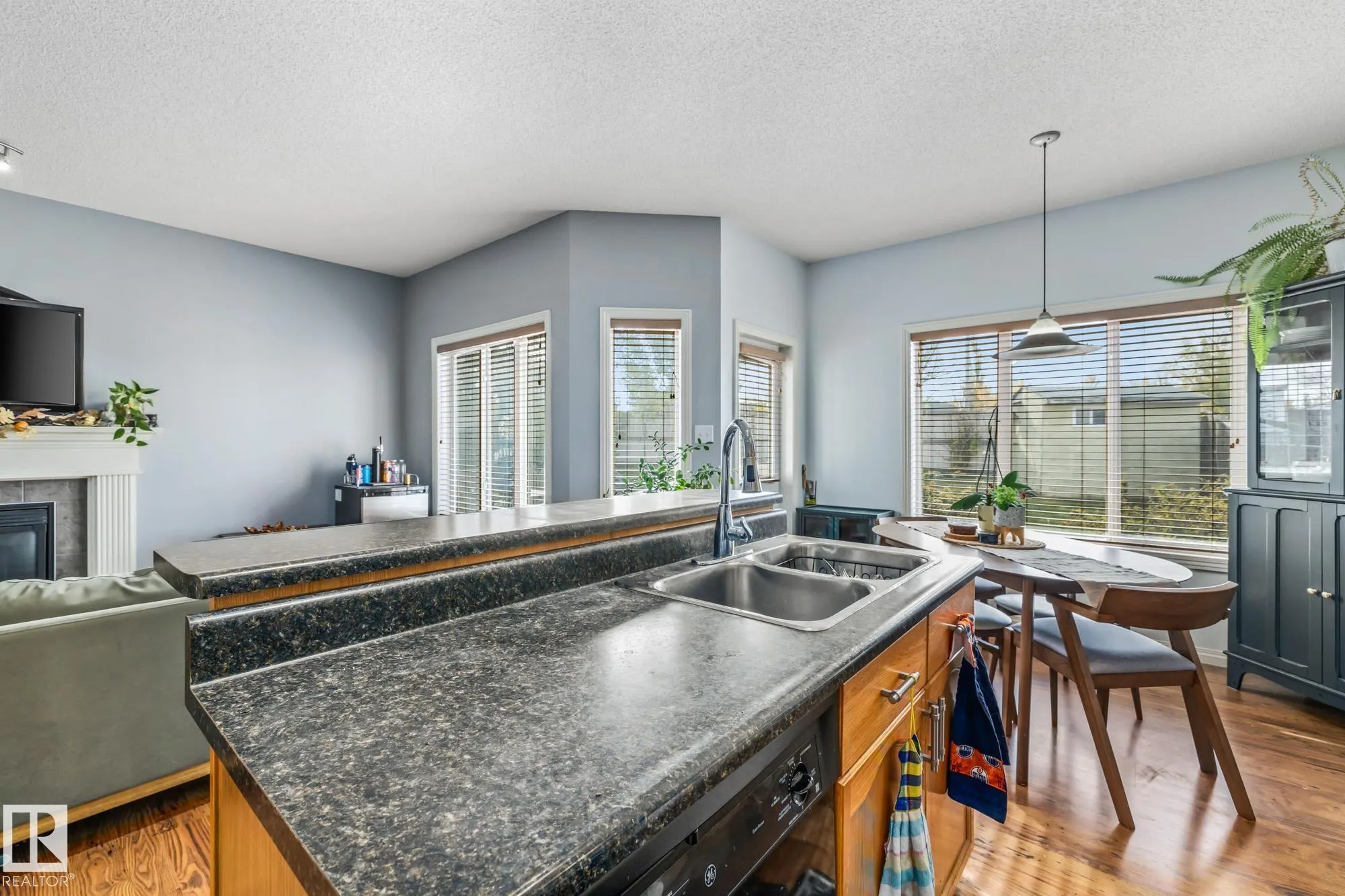 355 SUMMERTON Crescent