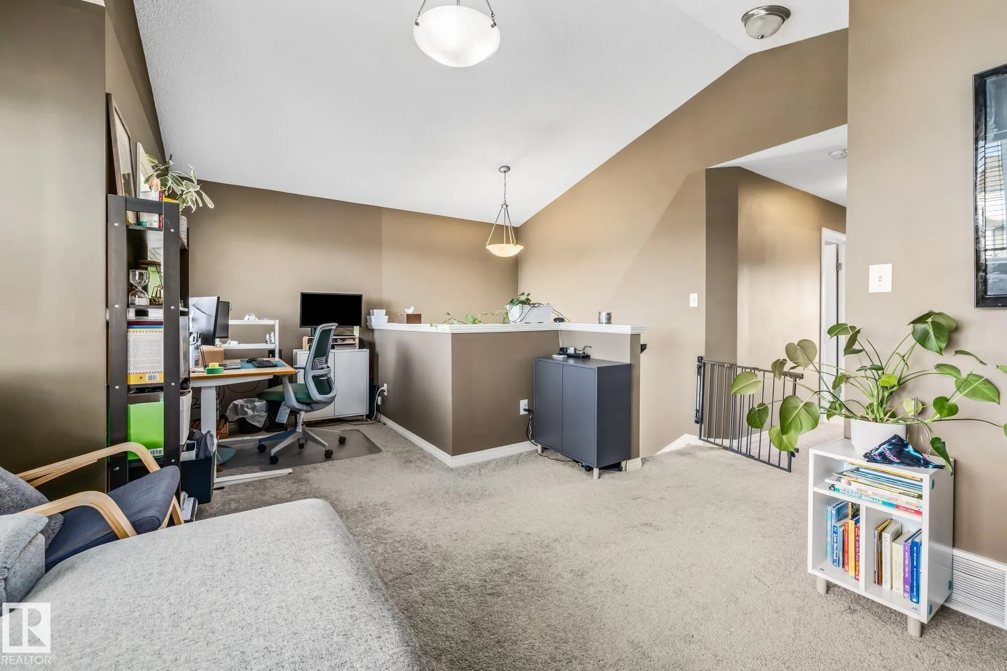 355 SUMMERTON Crescent