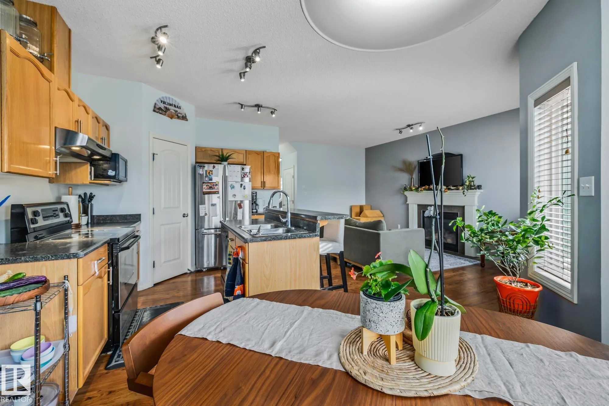 355 SUMMERTON Crescent