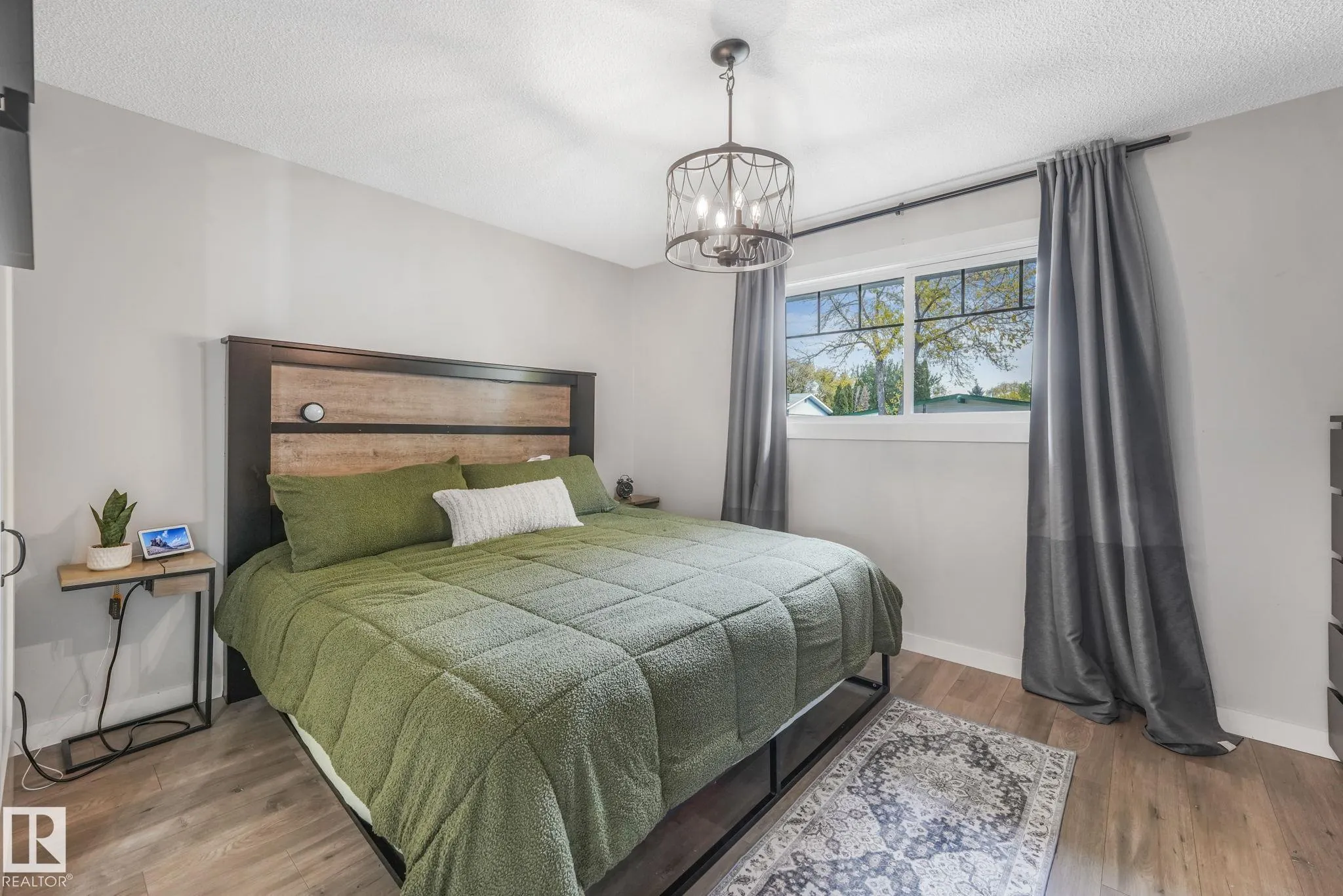 1020 MONY PENNY Crescent