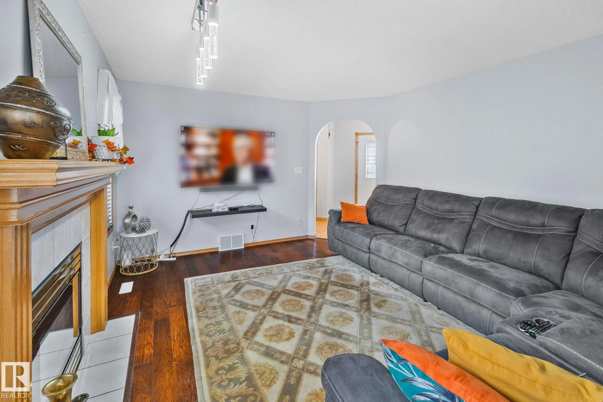 1238 Joyce Crescent