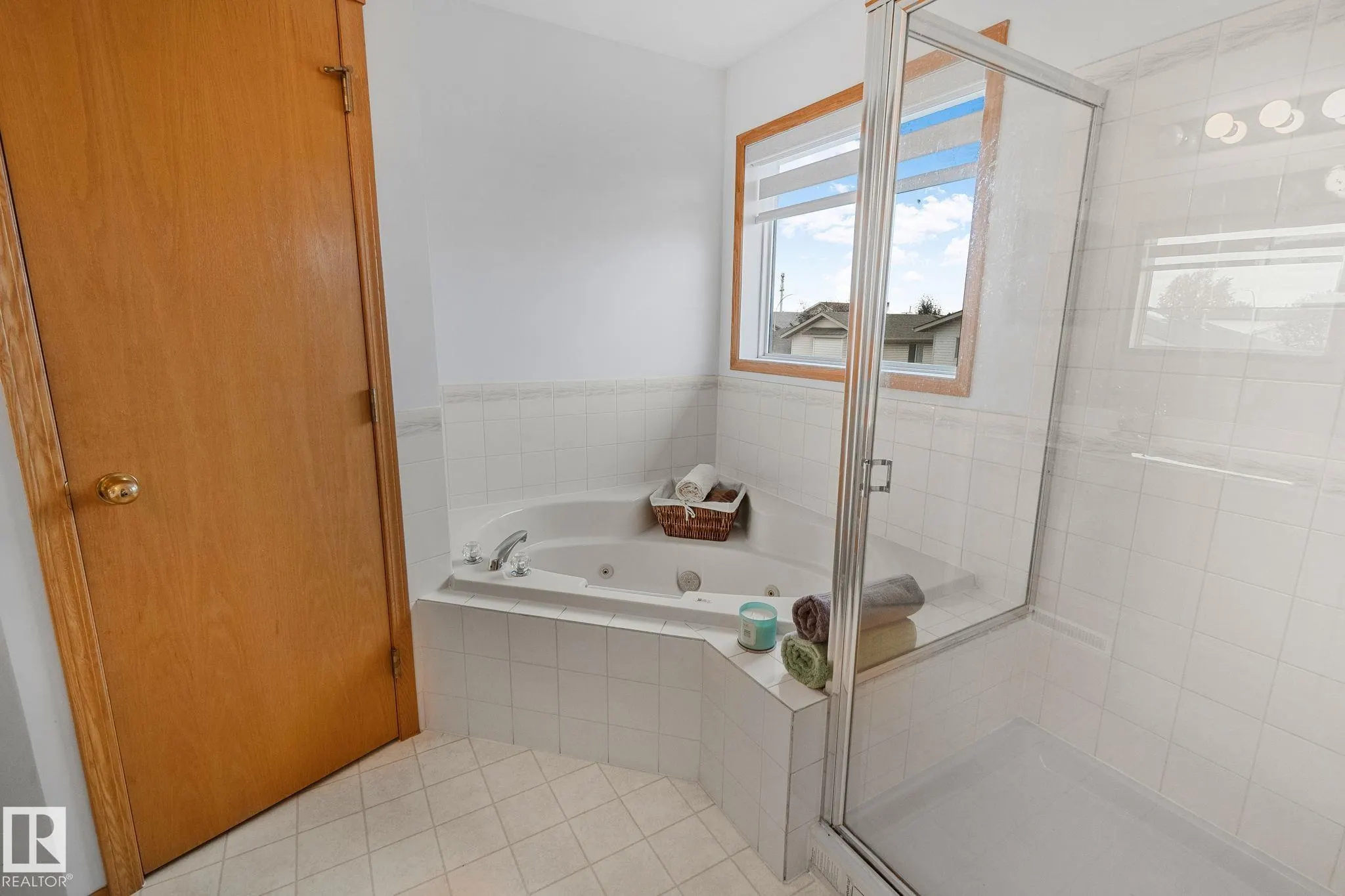 1238 Joyce Crescent