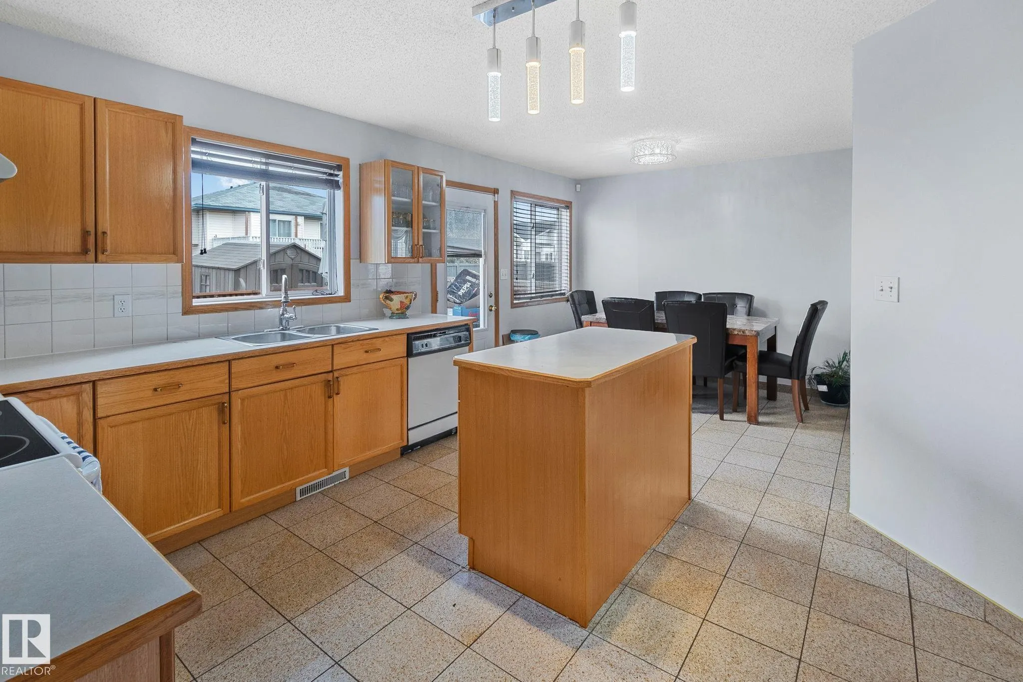 1238 Joyce Crescent