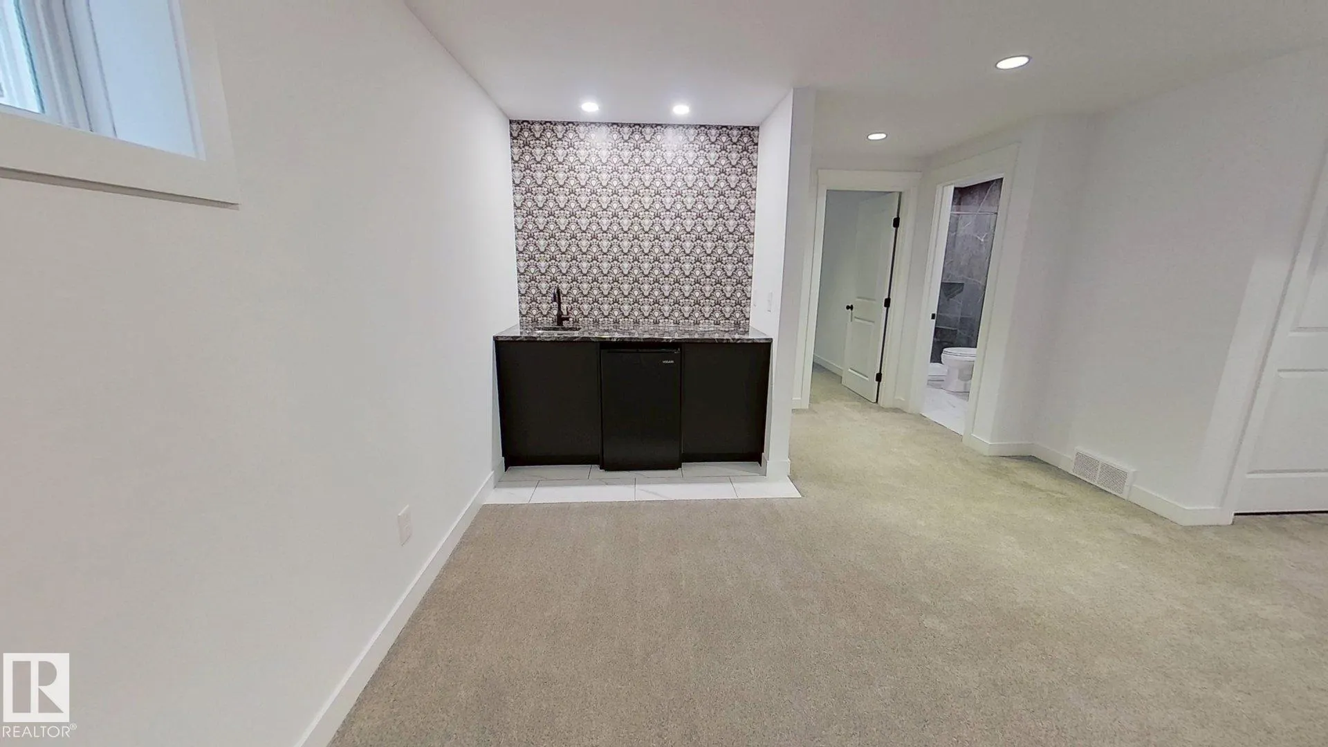 122 SUNTERRA Way